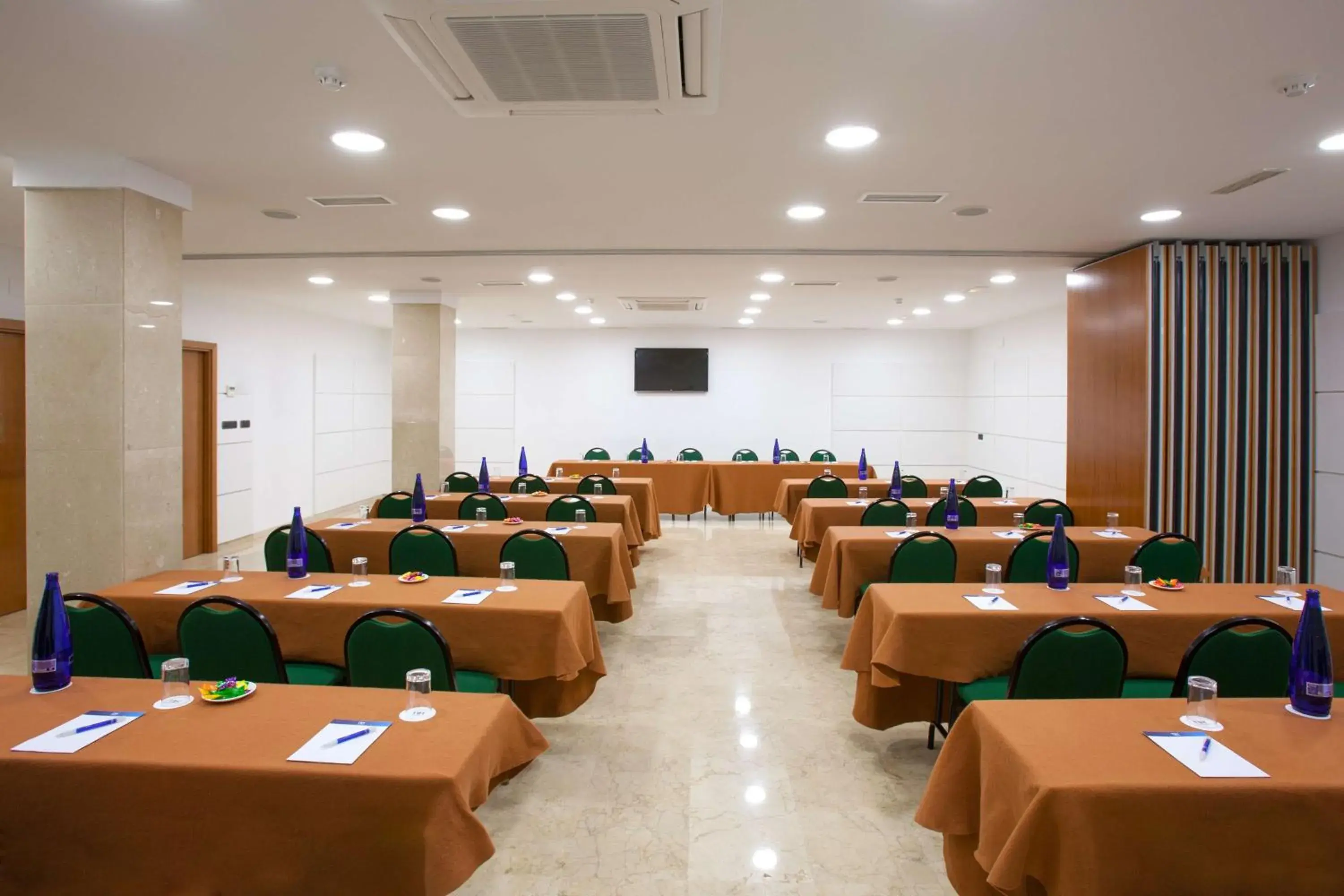 Lobby or reception in NH San Pedro de Alcántara Lobby or reception in NH San Pedro de Alcántara