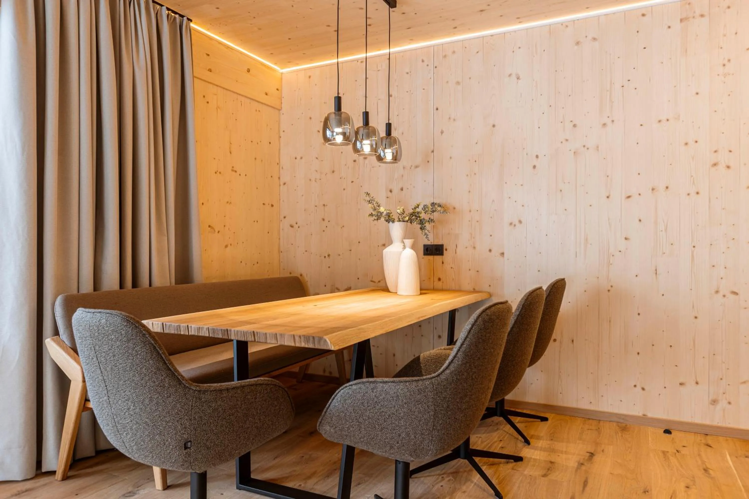 Dining area in Saalbach Suites by ALPS RESORTS
