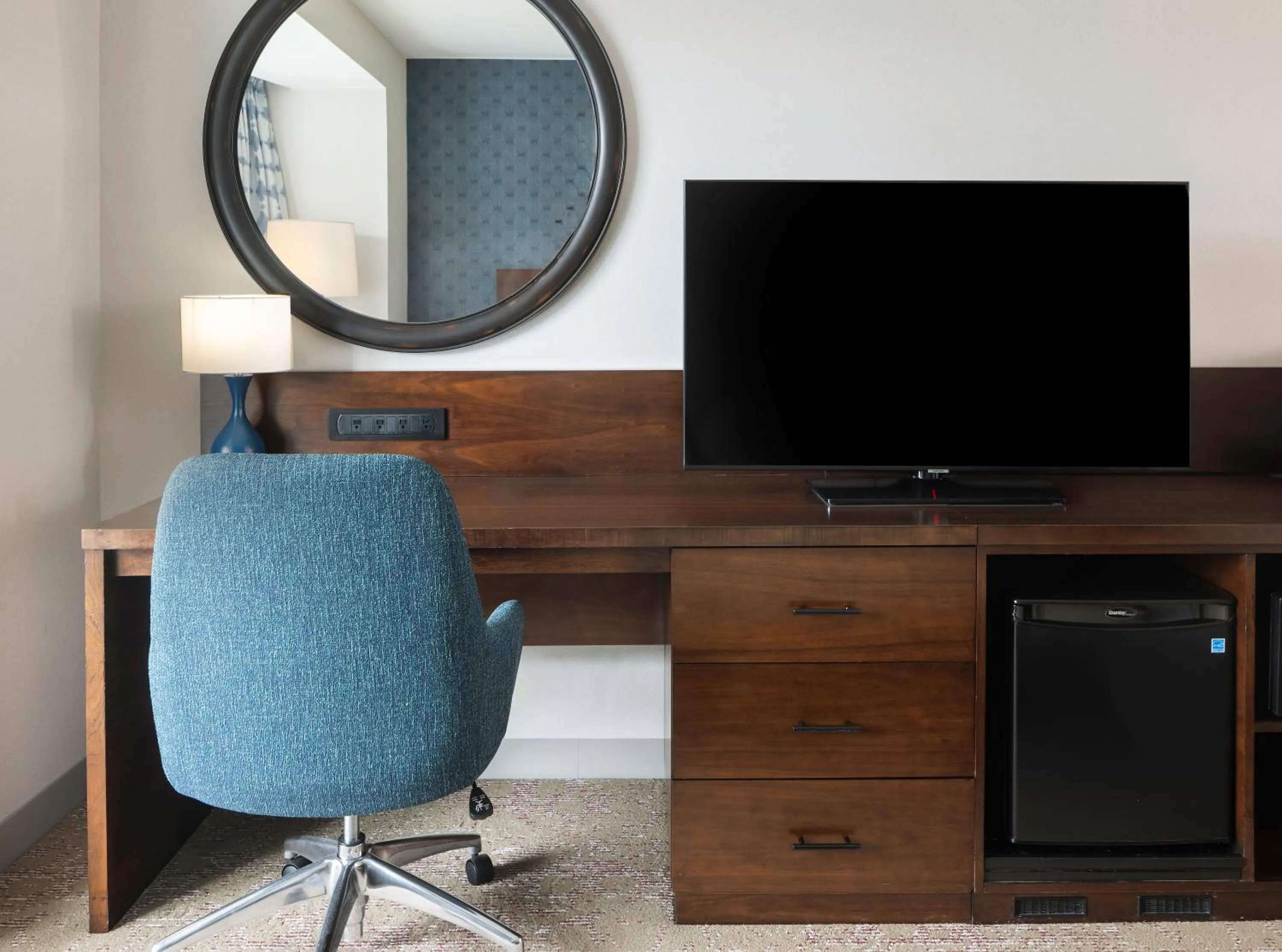 TV and multimedia in Hilton Garden Inn Washington DC/Georgetown Area