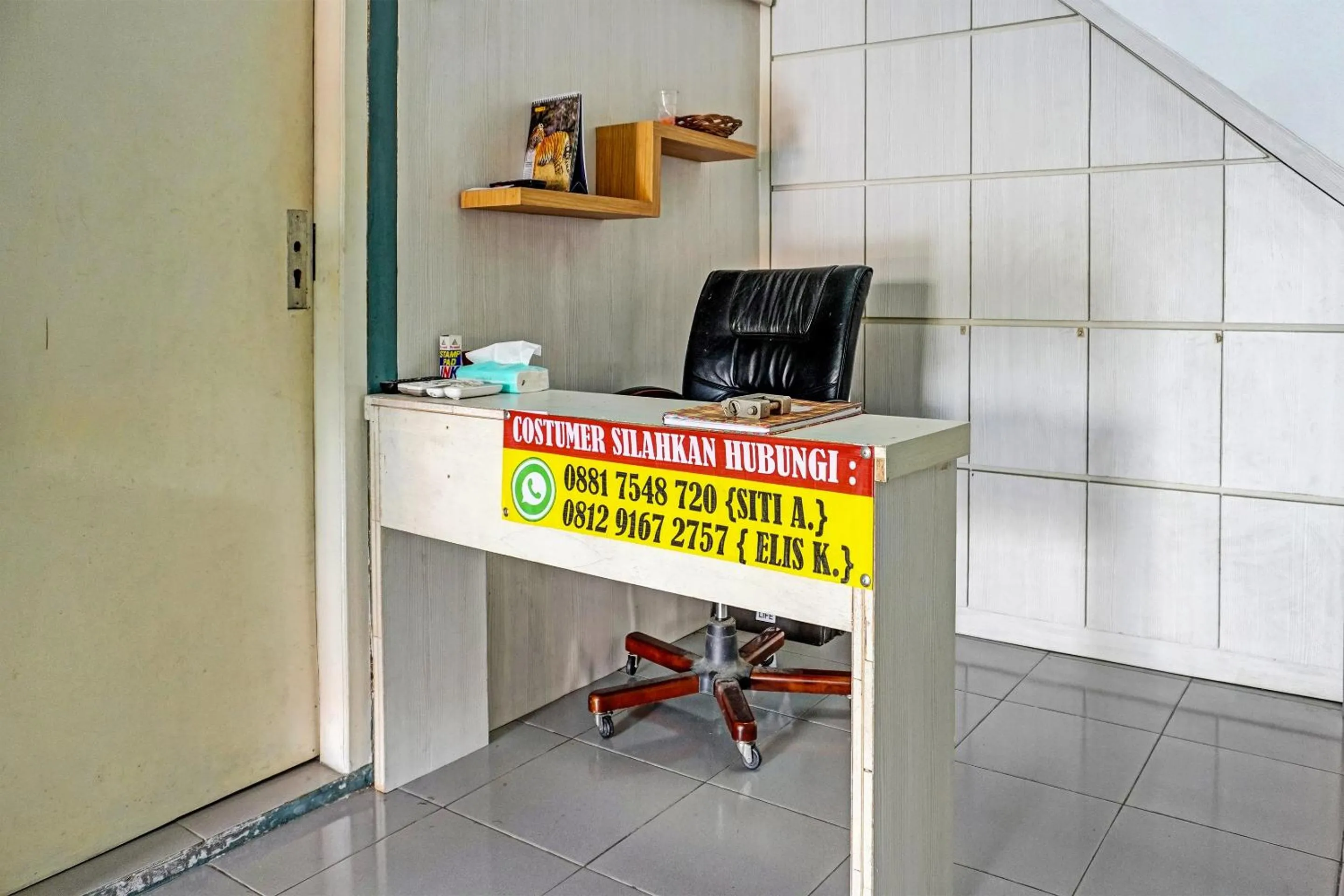 Lobby or reception in Hotel O Home Stay Elis Cateliya Syariah