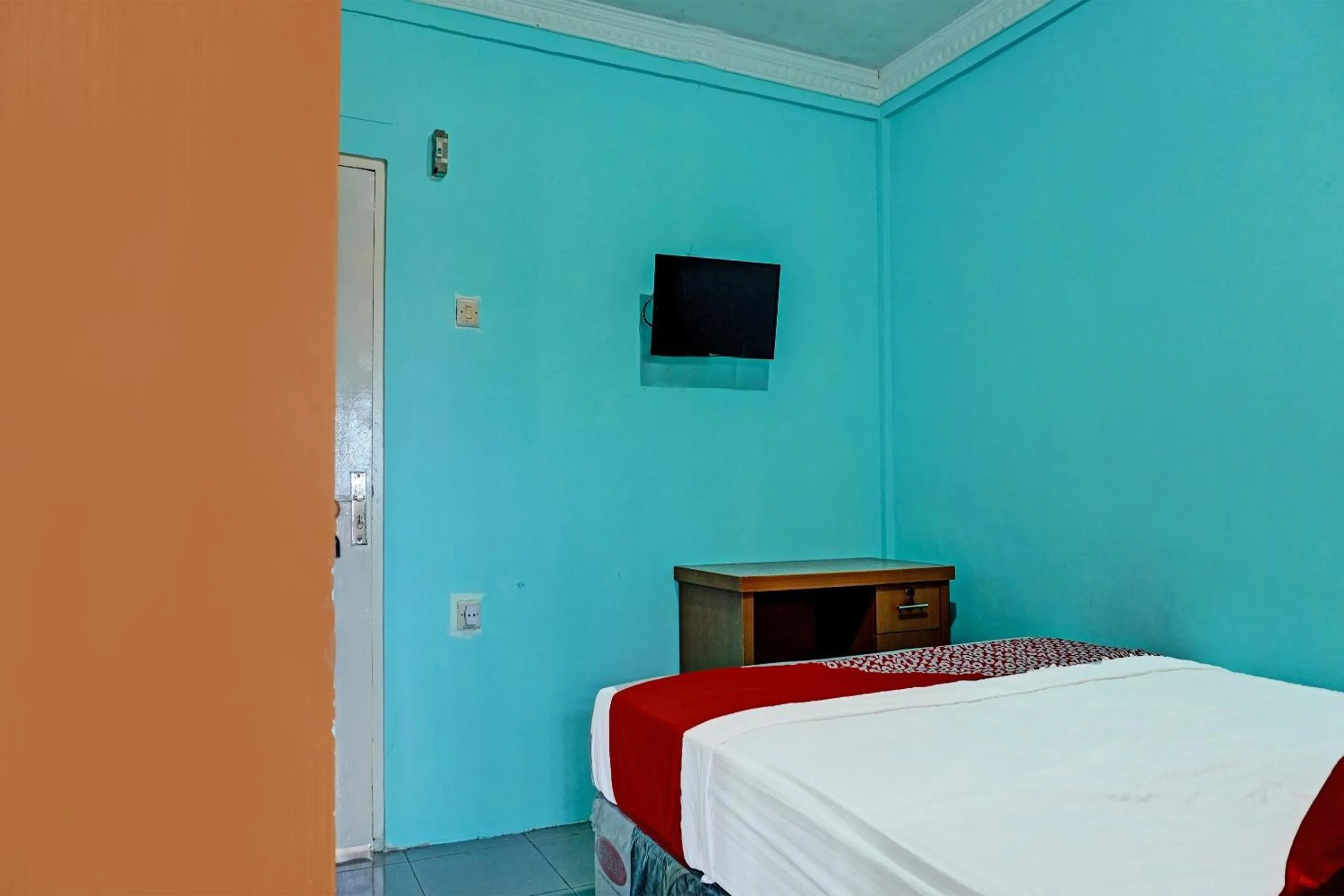 Bedroom, Bed in Hotel O Home Stay Elis Cateliya Syariah
