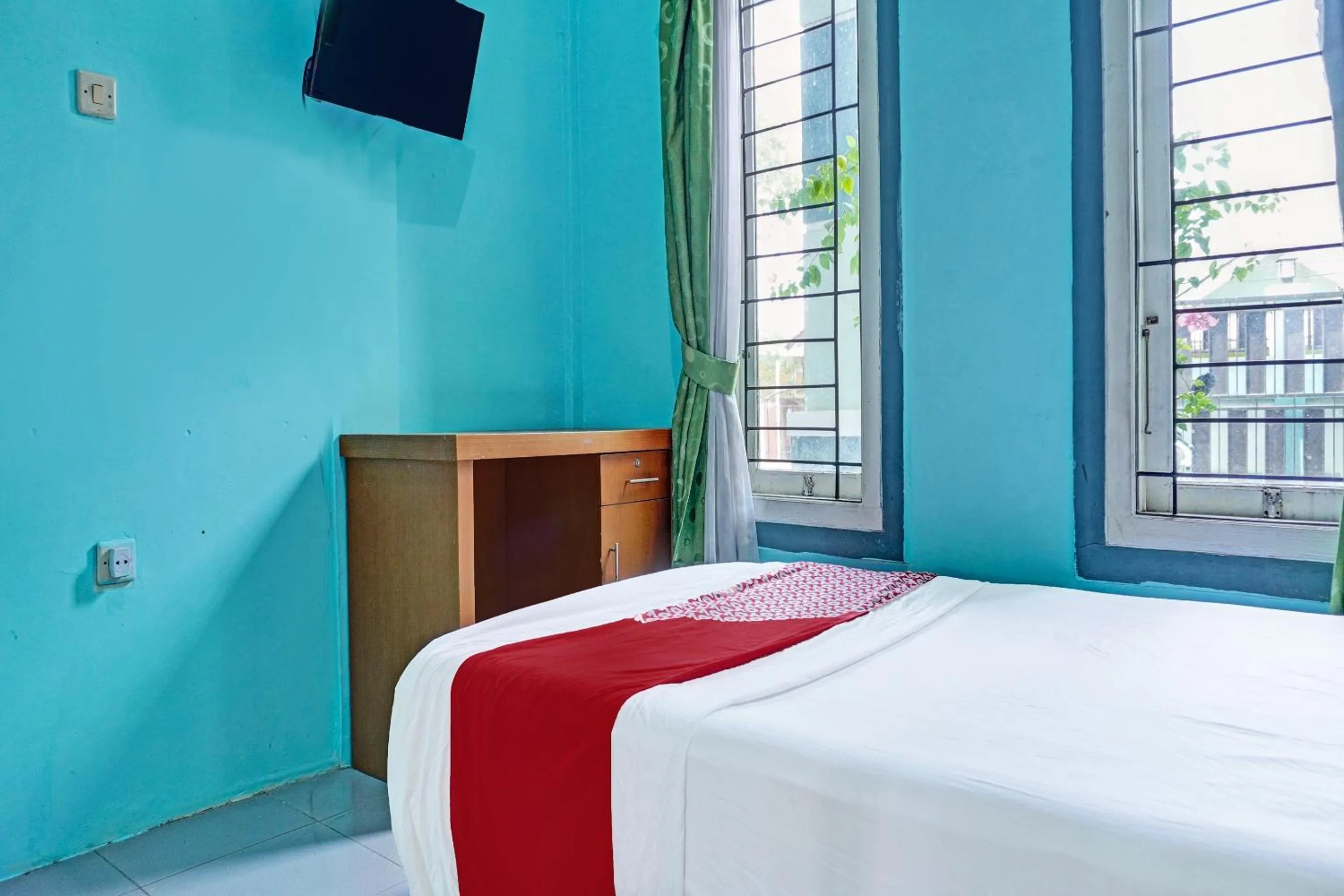 Bedroom, Bed in Hotel O Home Stay Elis Cateliya Syariah