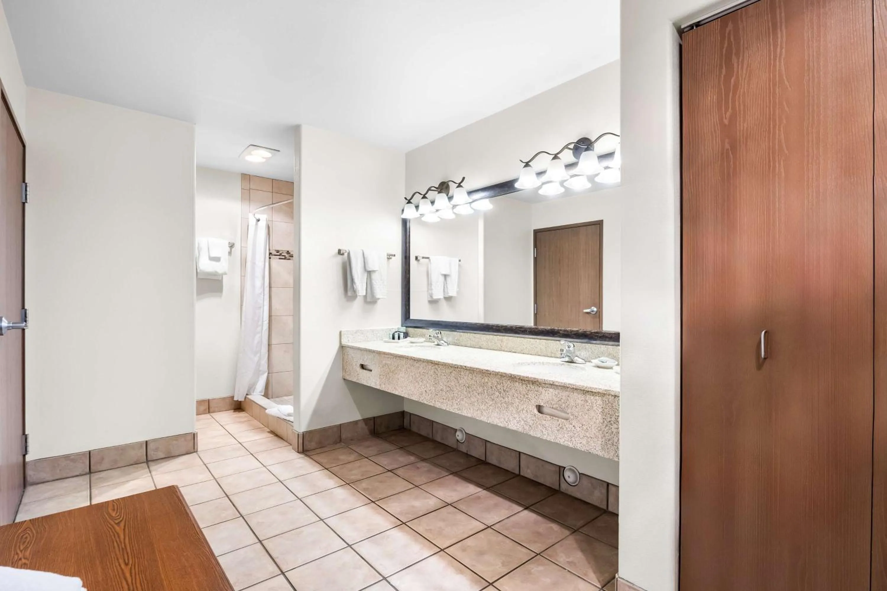 Bathroom in Best Western Grande River Inn & Suites