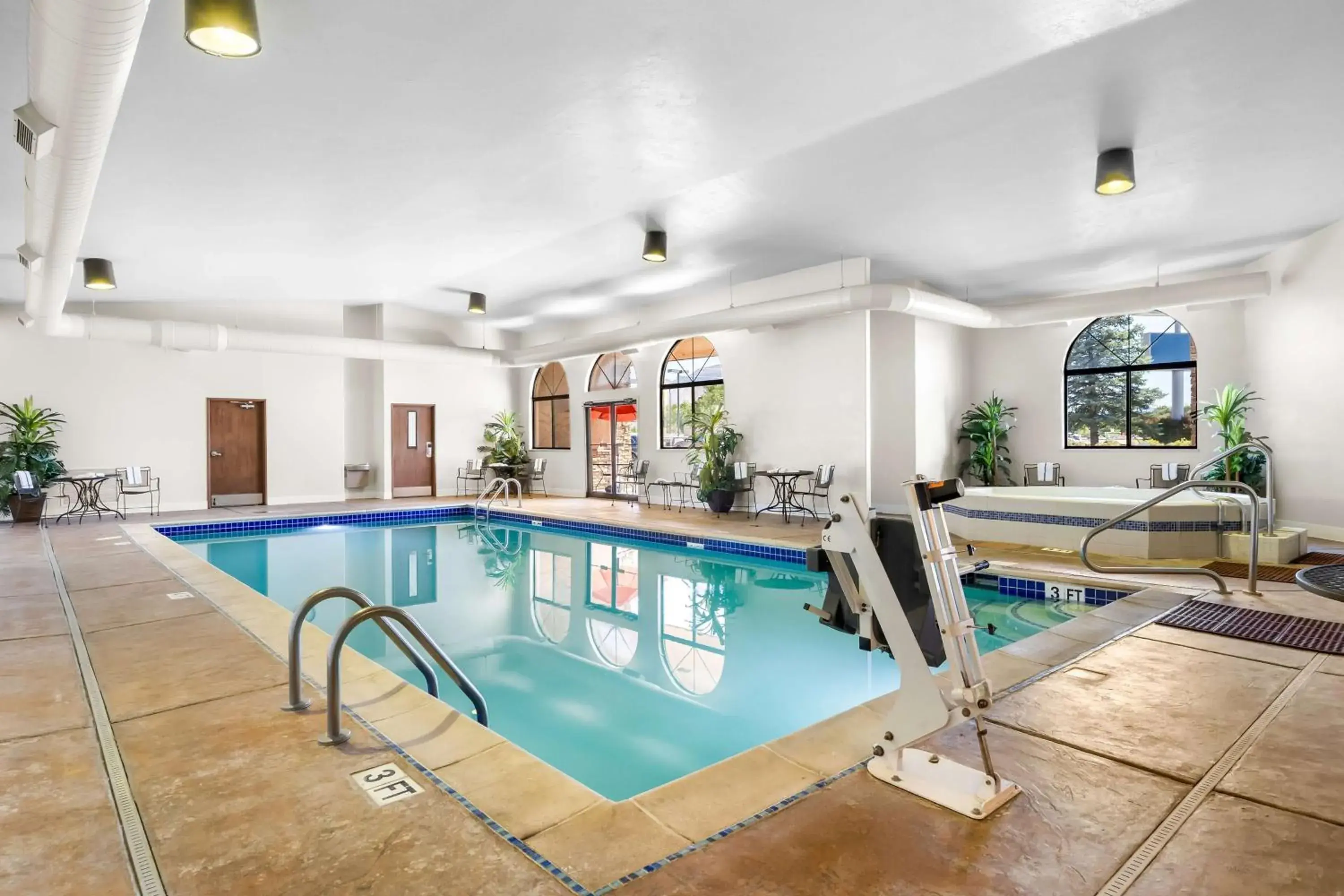 Pool view in Best Western Grande River Inn & Suites Pool view in Best Western Grande River Inn & Suites