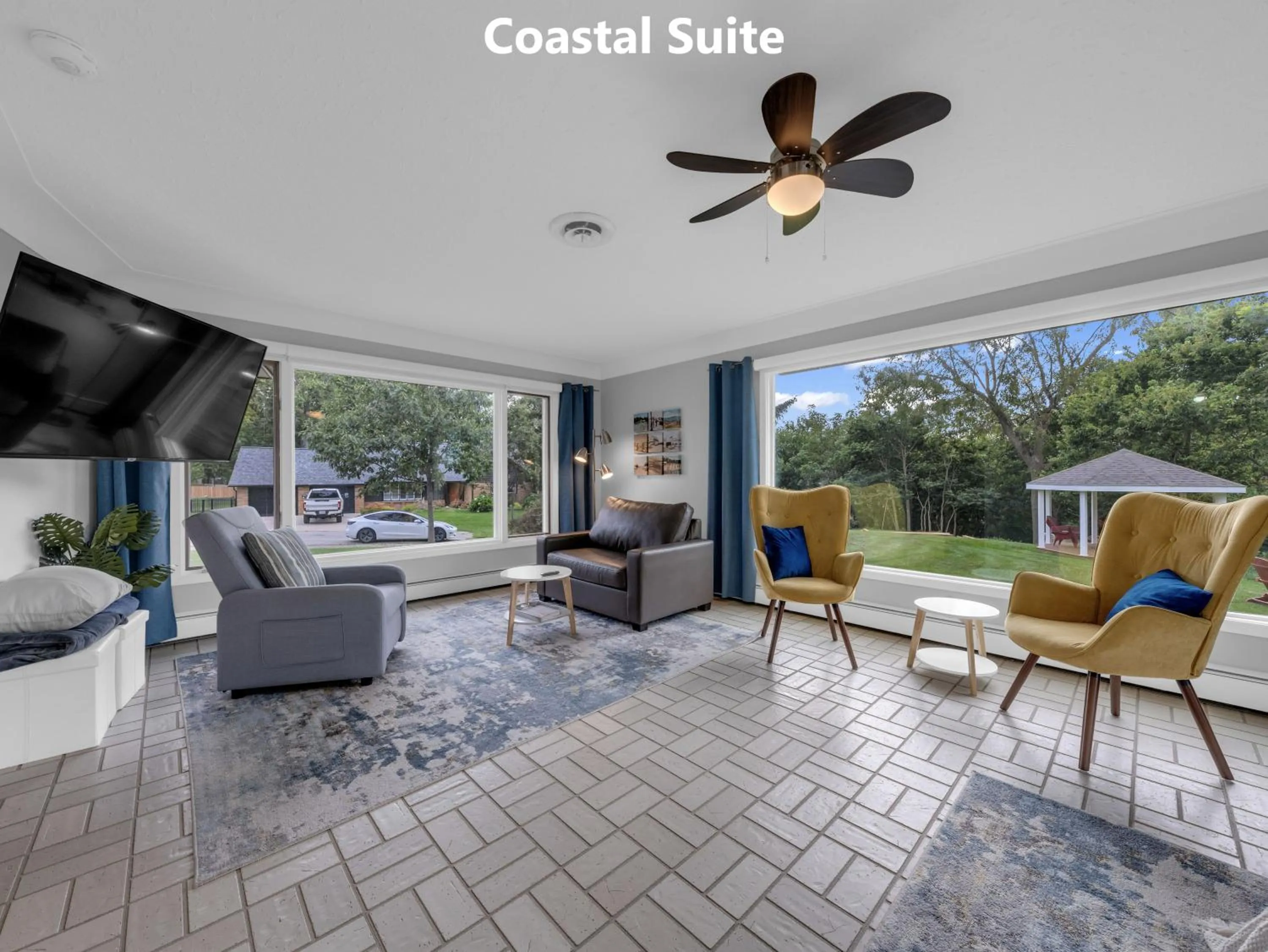 Living room in Coastal Suite #1 Cozy Suite #2 - Seacliff Beach Suites