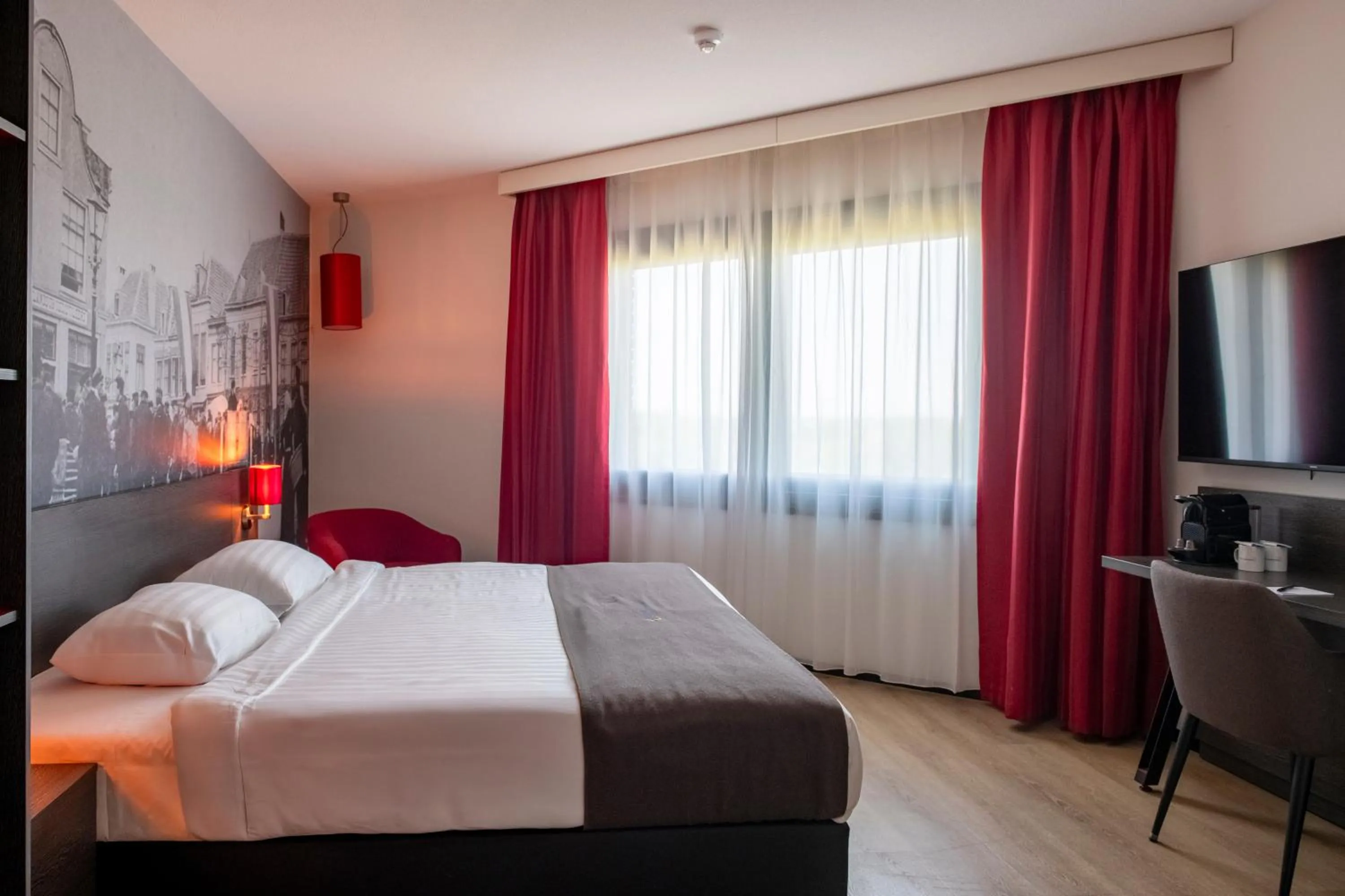 Photo of the whole room, Bed in Bastion Hotel Amersfoort