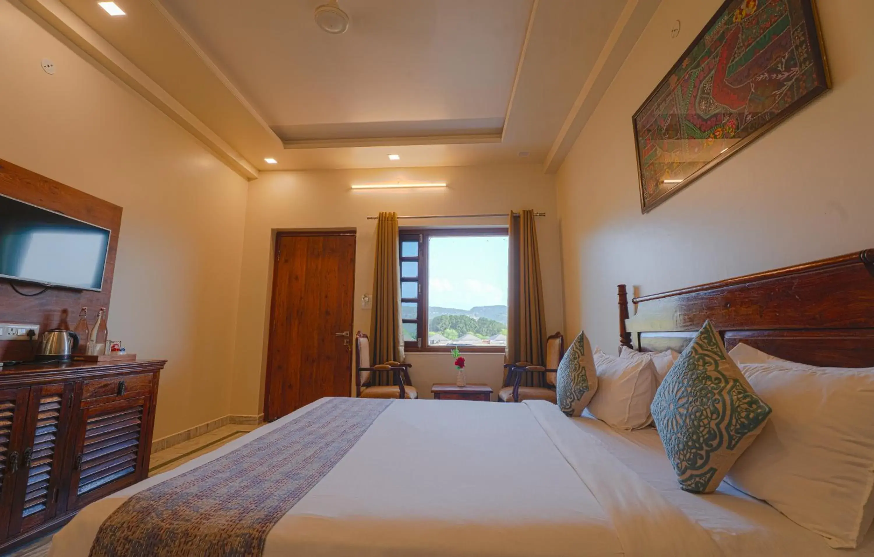 Deluxe Double Room in RajBagh by Aaryam Deluxe Double Room in RajBagh by Aaryam