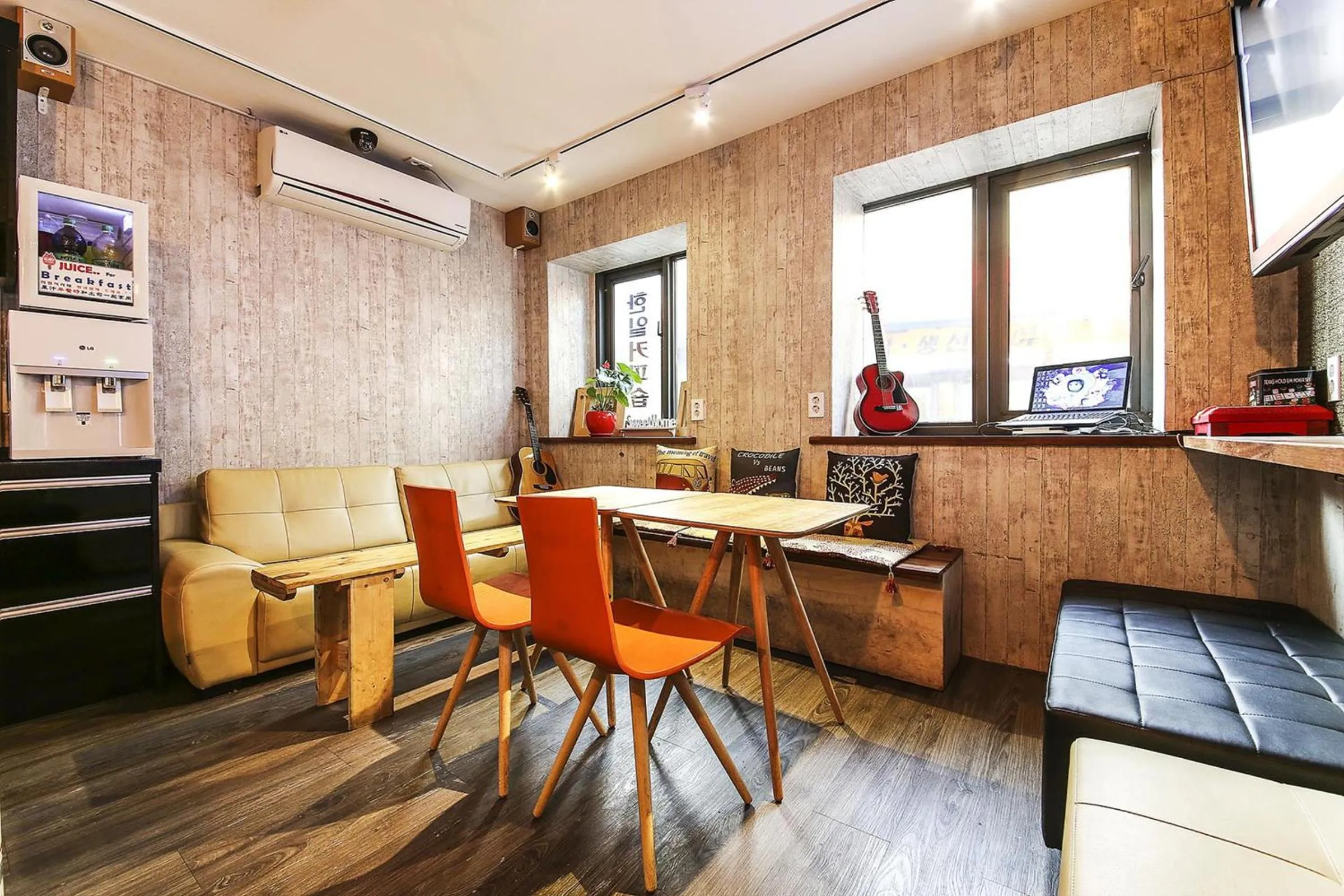 Restaurant/places to eat in Fully Mini Hotel