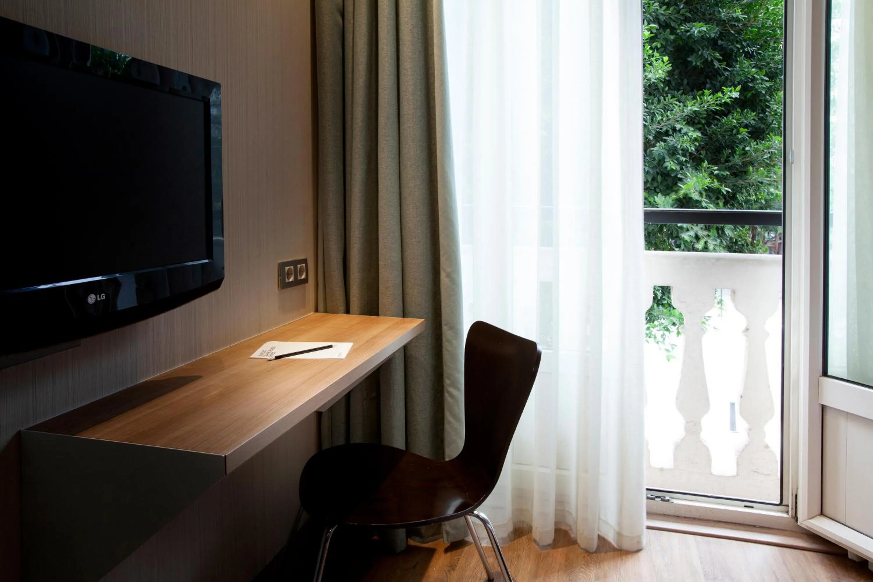 TV and multimedia in Petit Palace Ruzafa