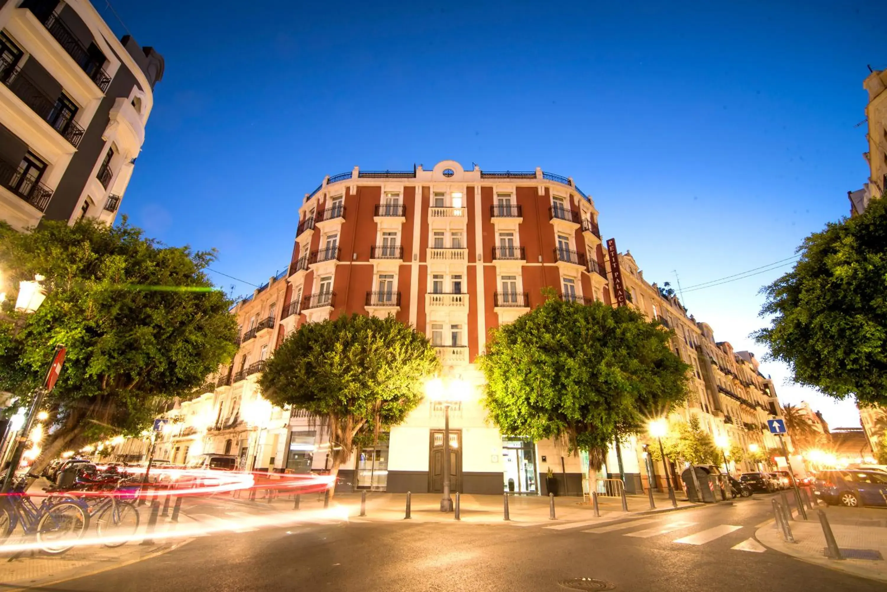 Facade/entrance in Petit Palace Ruzafa Facade/entrance in Petit Palace Ruzafa