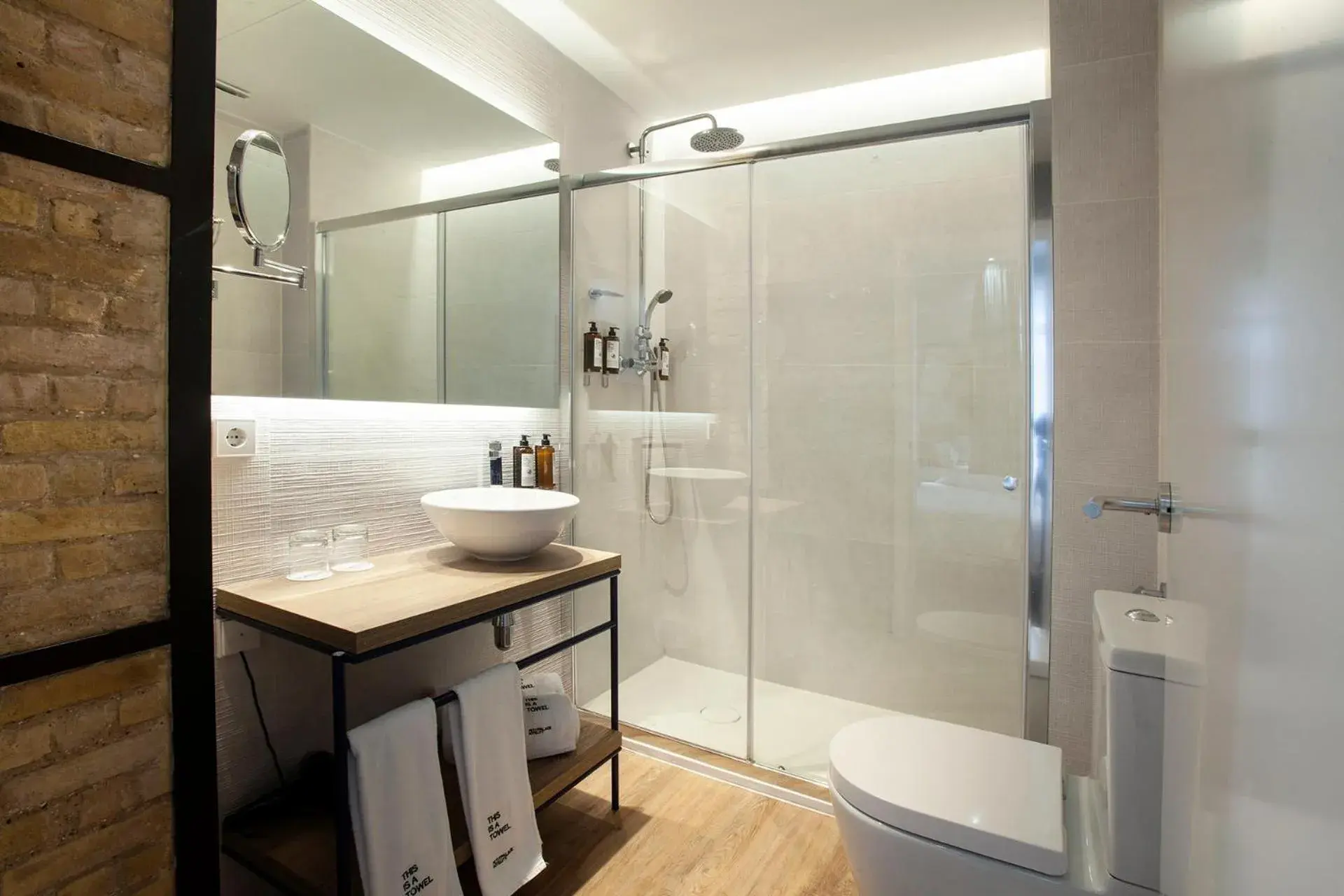 Bathroom in Petit Palace Ruzafa Bathroom in Petit Palace Ruzafa