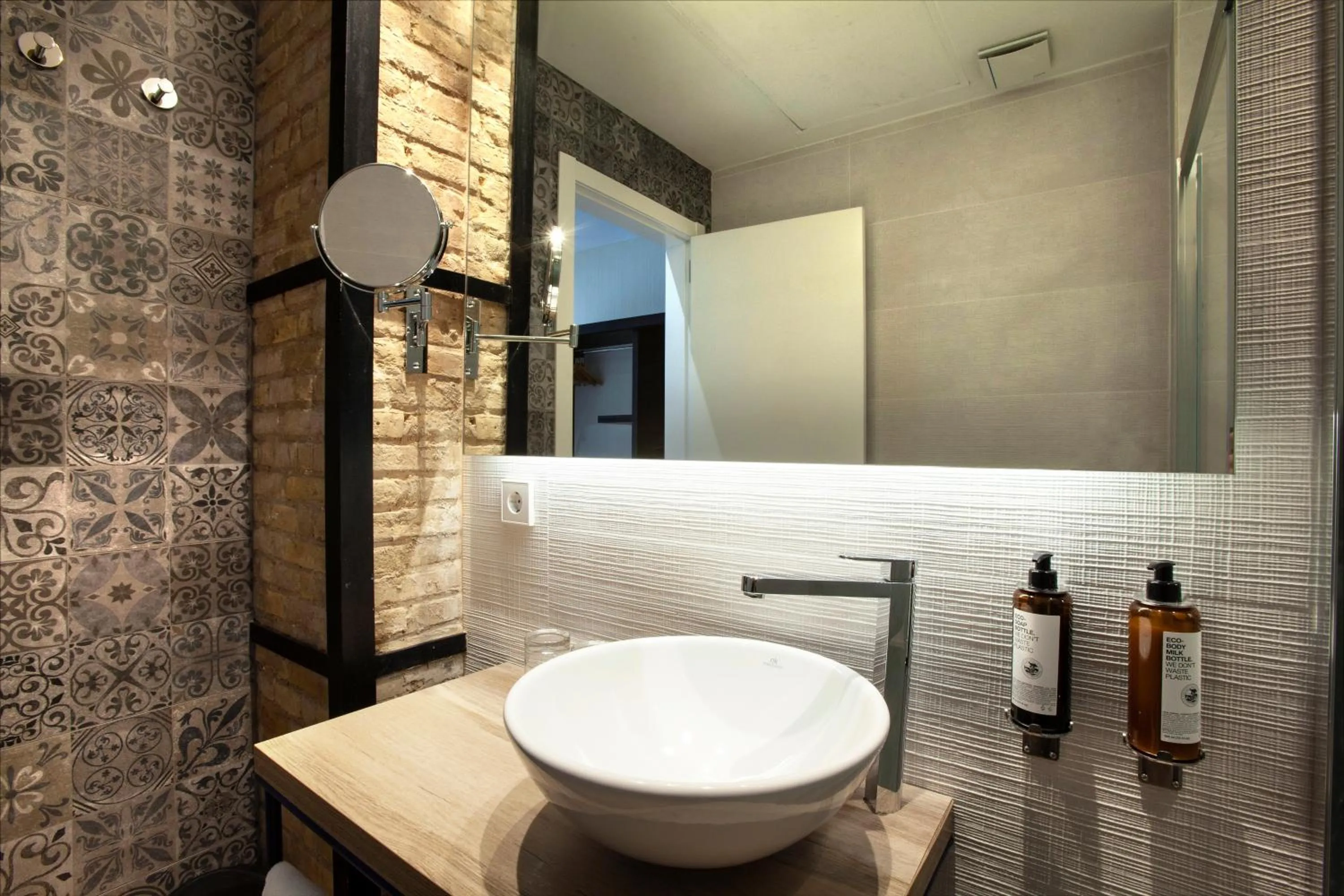 Bathroom in Petit Palace Ruzafa