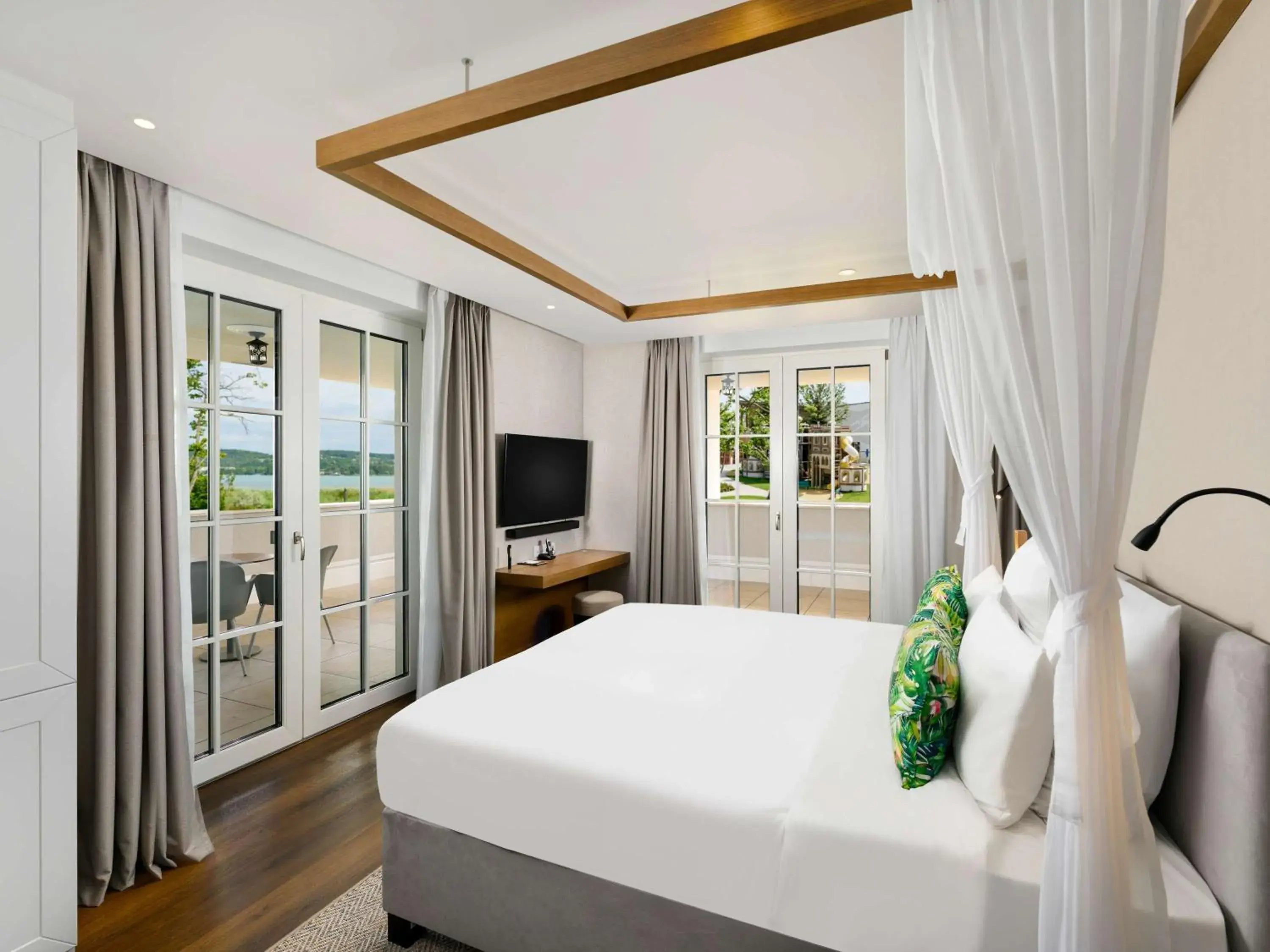 Bedroom, Bed in Mövenpick Balaland Resort Lake Balaton Bedroom, Bed in Mövenpick Balaland Resort Lake Balaton