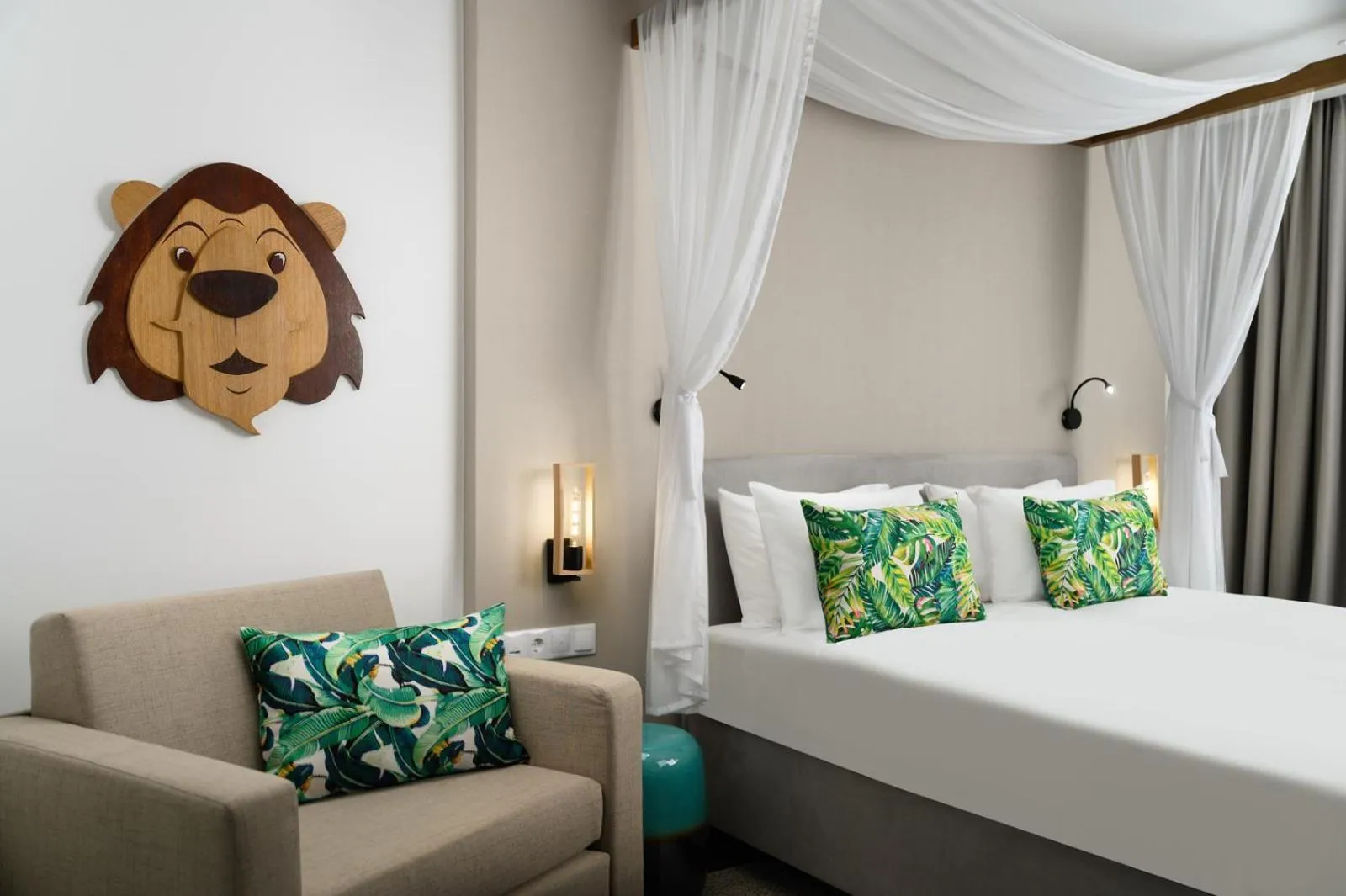 Property building, Bed in Mövenpick Balaland Resort Lake Balaton