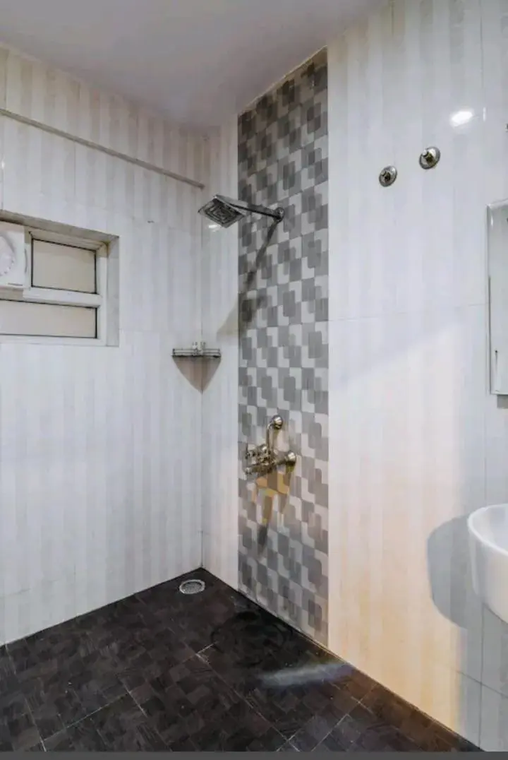 Small Double Room - single occupancy in Royal shades kodihali Small Double Room - single occupancy in Royal shades kodihali
