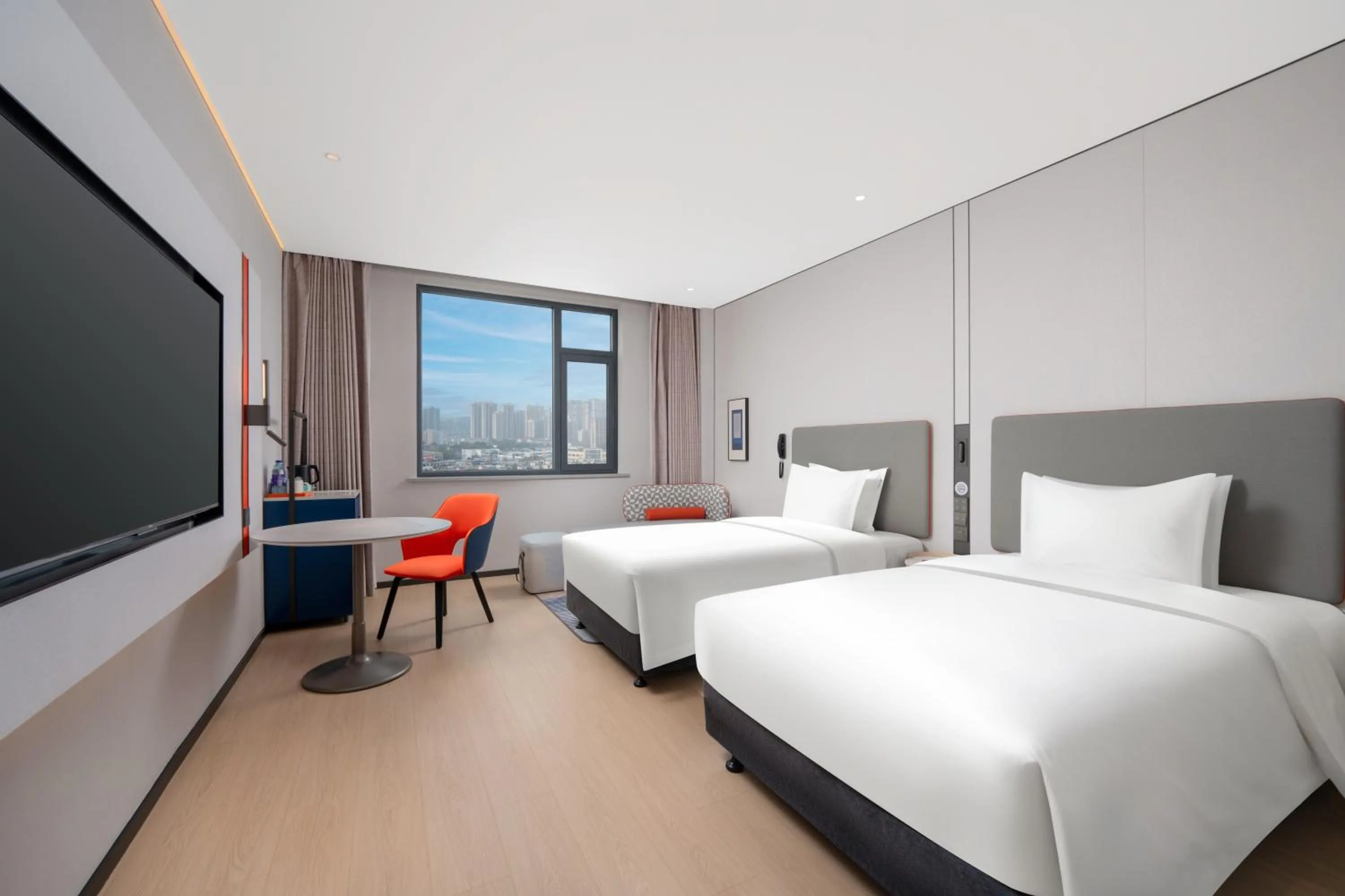 Bed in Holiday Inn Express Zhengzhou Nongye Road by IHG
