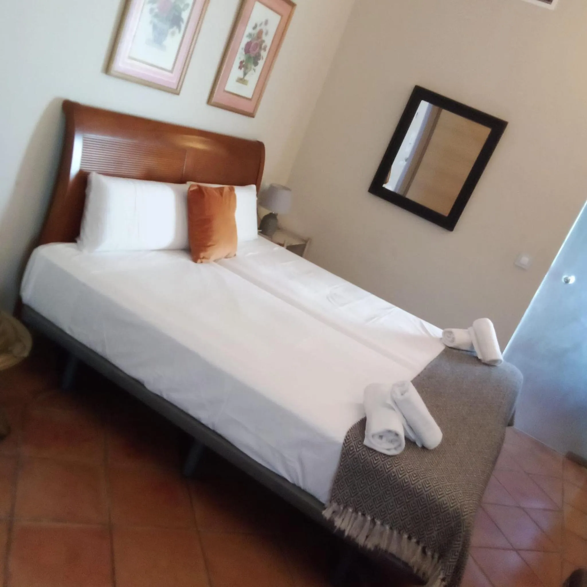 Bed in Hotel Albaicín