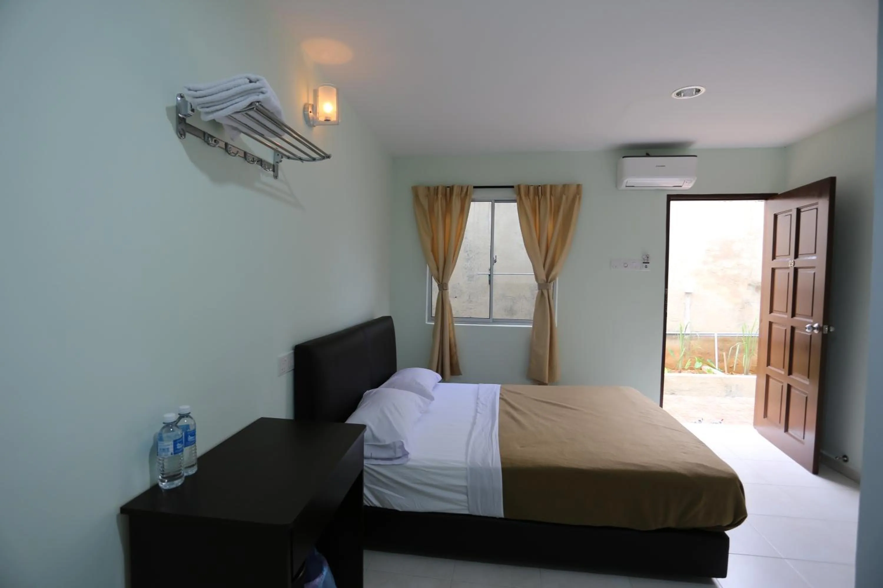 Bed in Tengkera Hotel