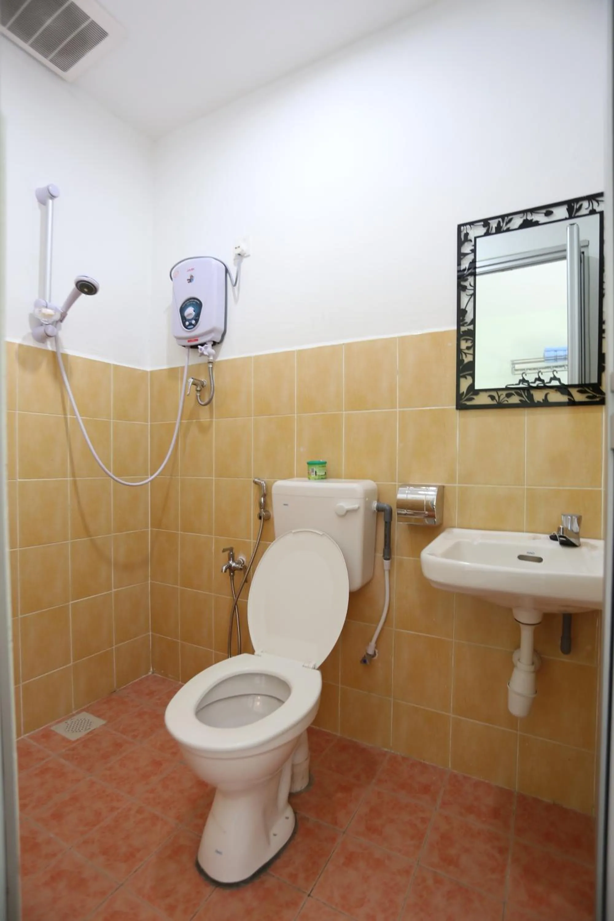 Bathroom in Tengkera Hotel