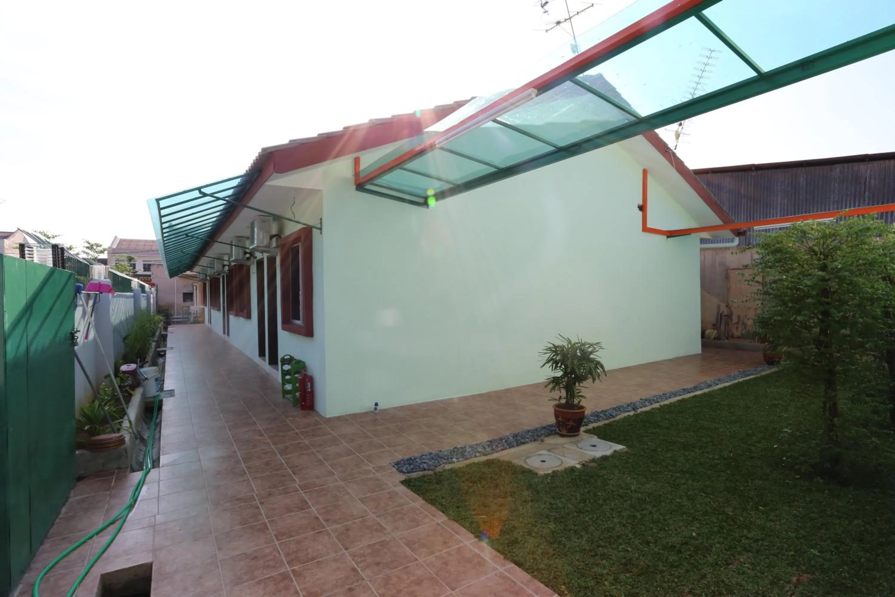 Facade/entrance in Tengkera Hotel