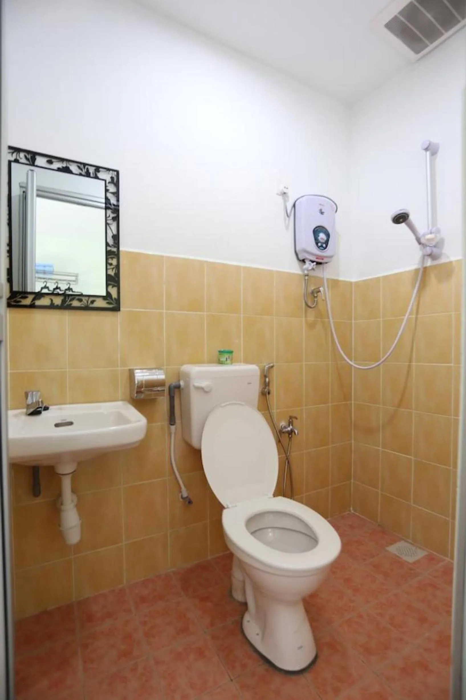 Bathroom in Tengkera Hotel