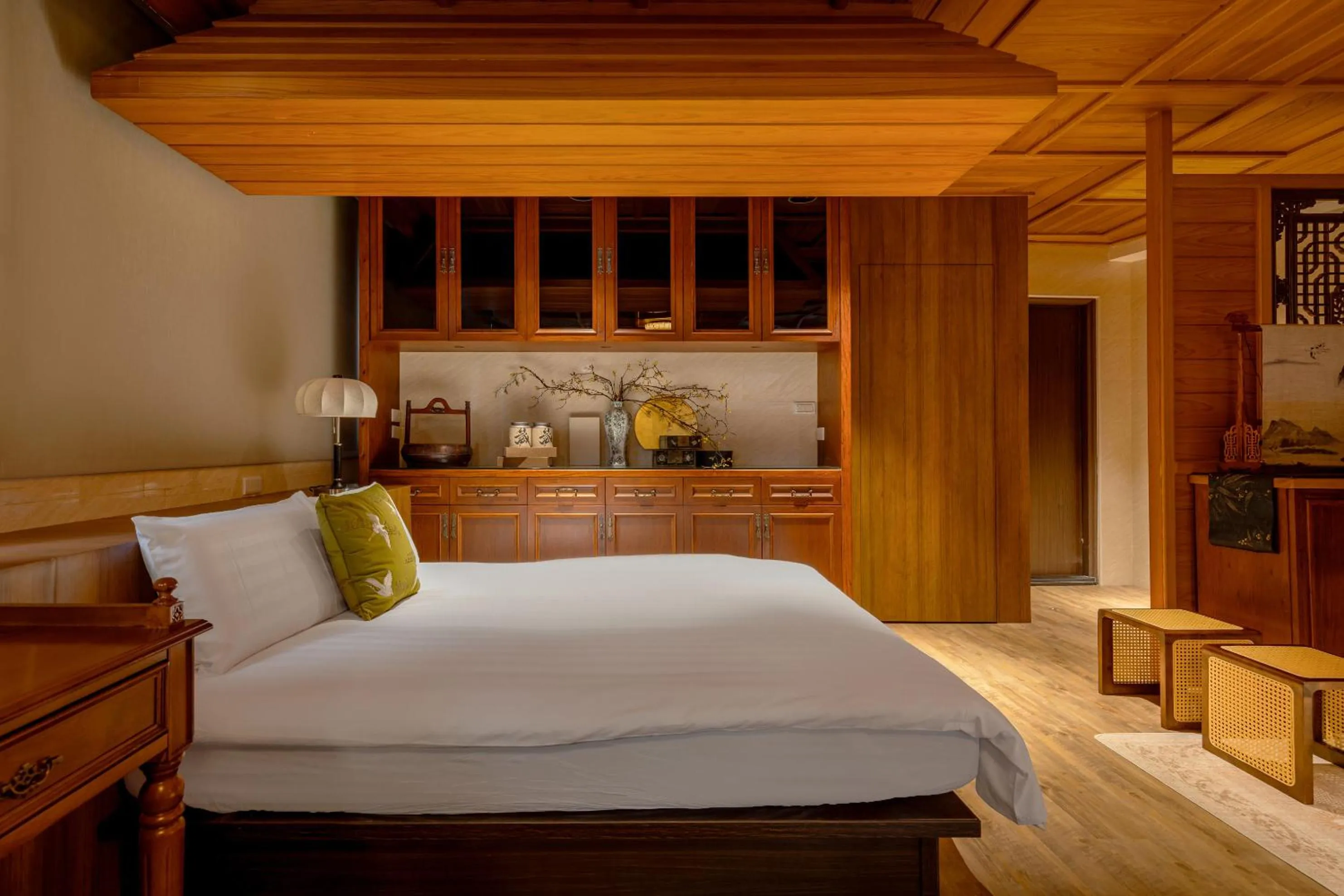 Bed in Jiufen The Dragon B&B