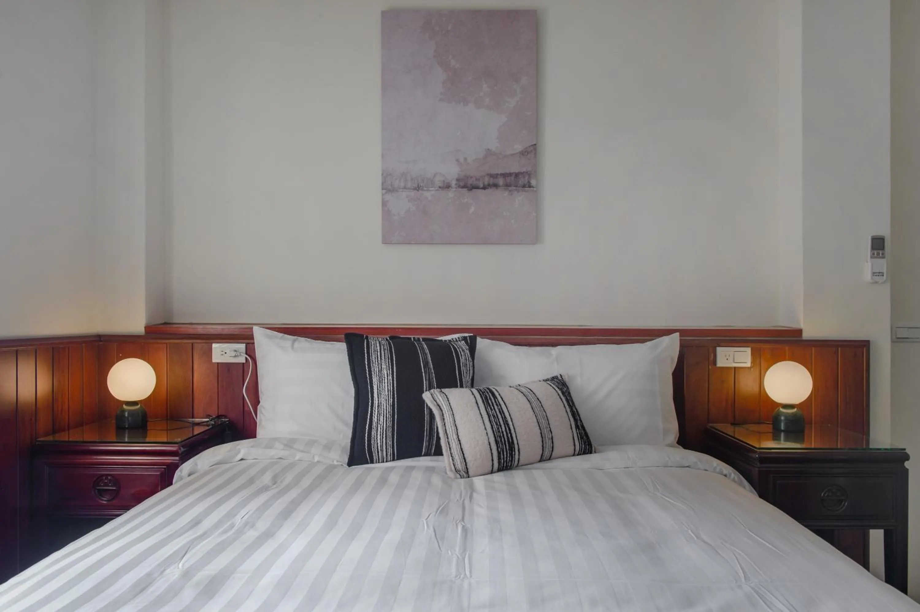 Bed in Jiufen The Dragon B&B