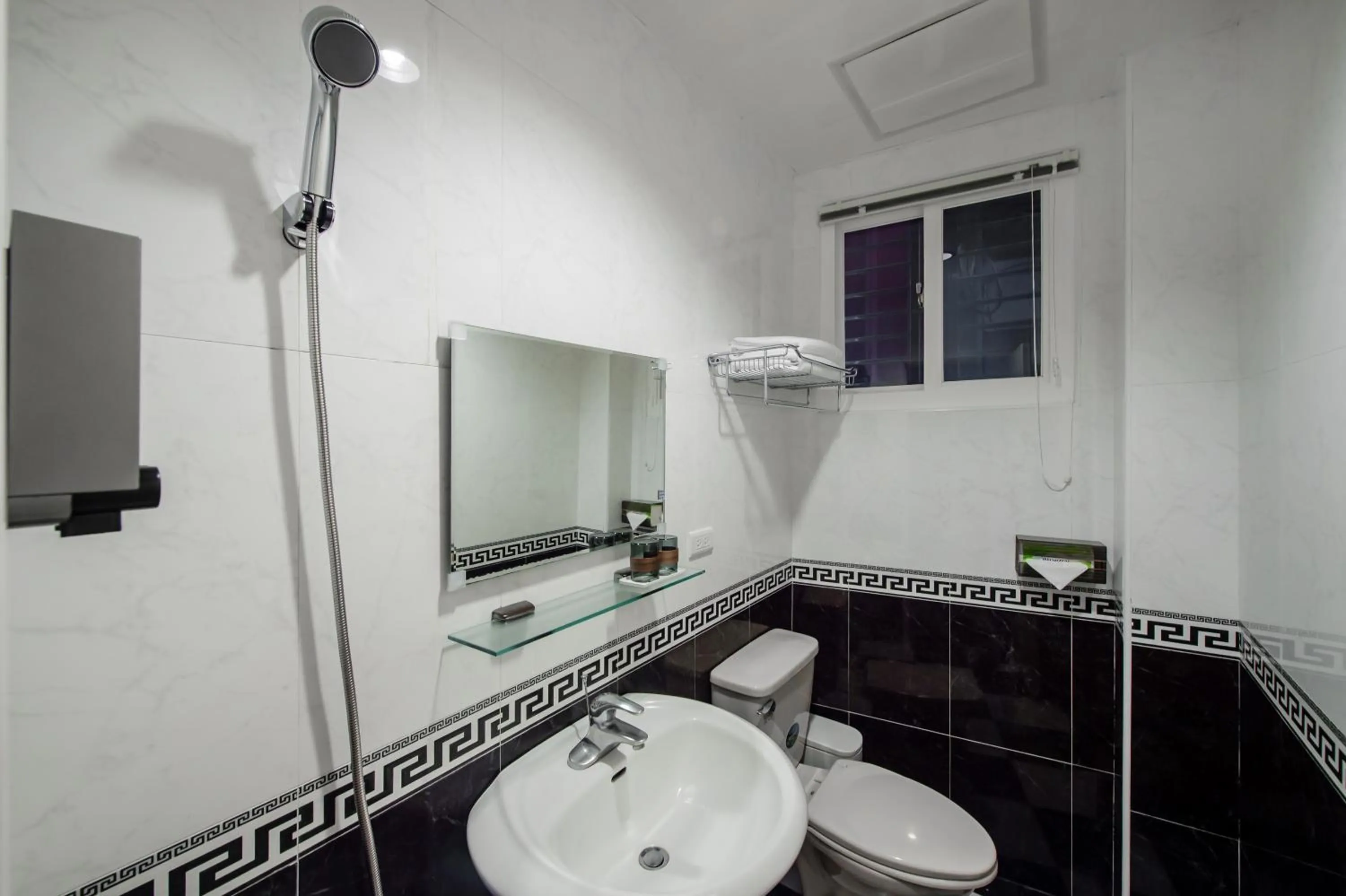 Bathroom in Jiufen The Dragon B&B