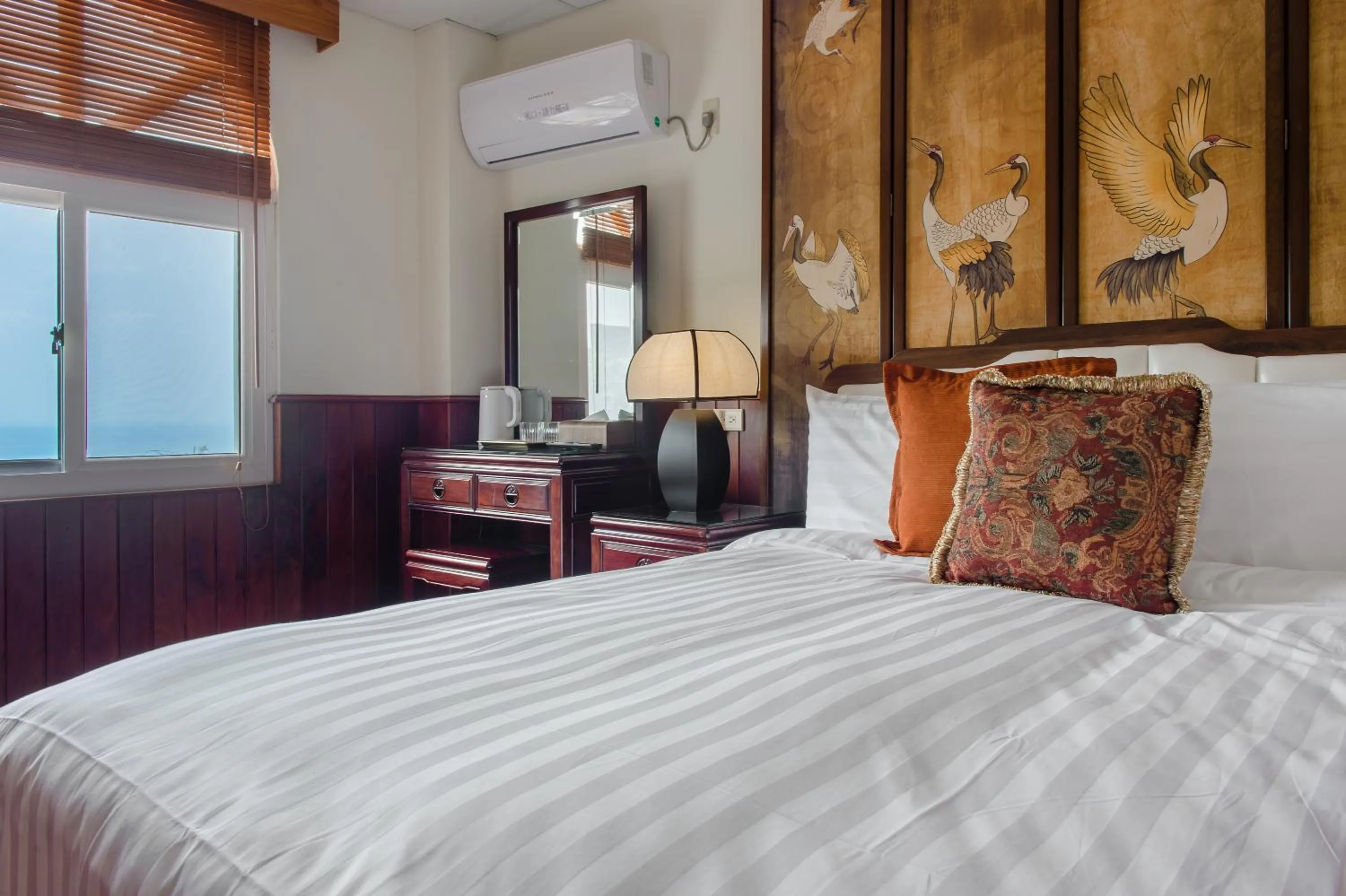 Bed in Jiufen The Dragon B&B