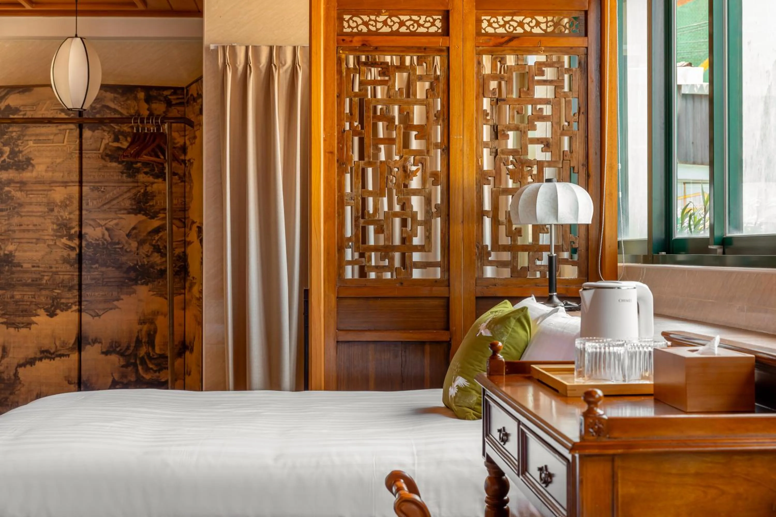 Bed in Jiufen The Dragon B&B