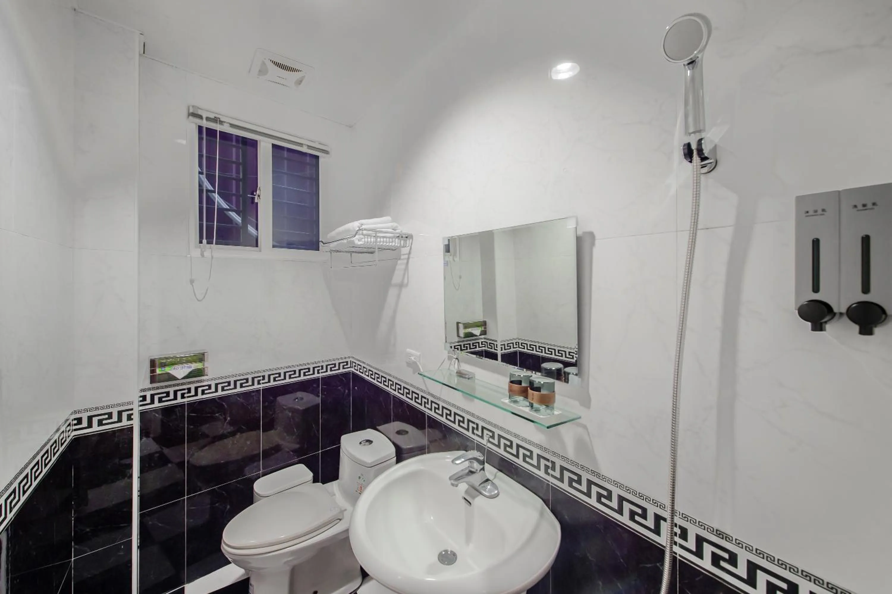 Bathroom in Jiufen The Dragon B&B