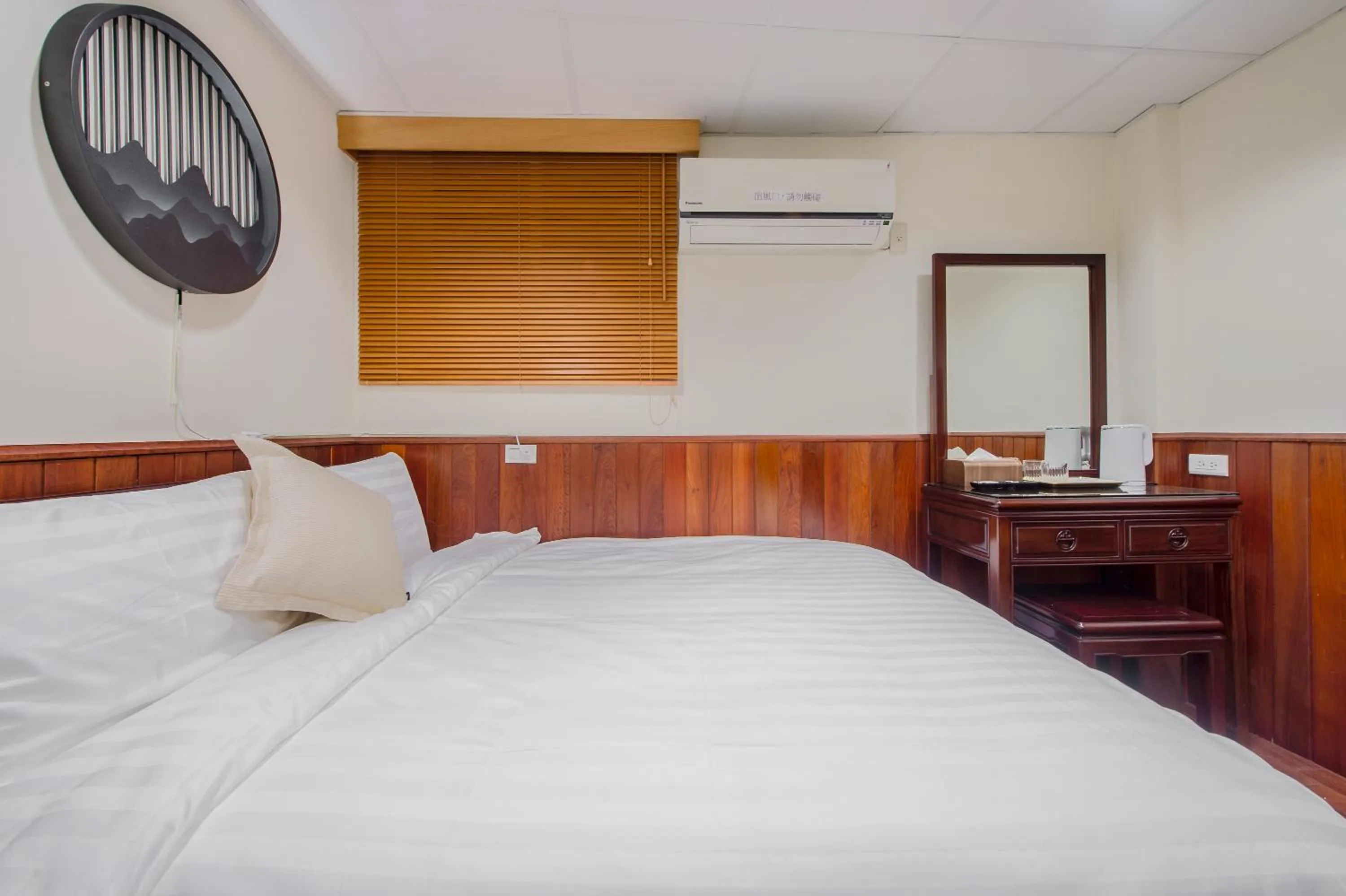 Bed in Jiufen The Dragon B&B