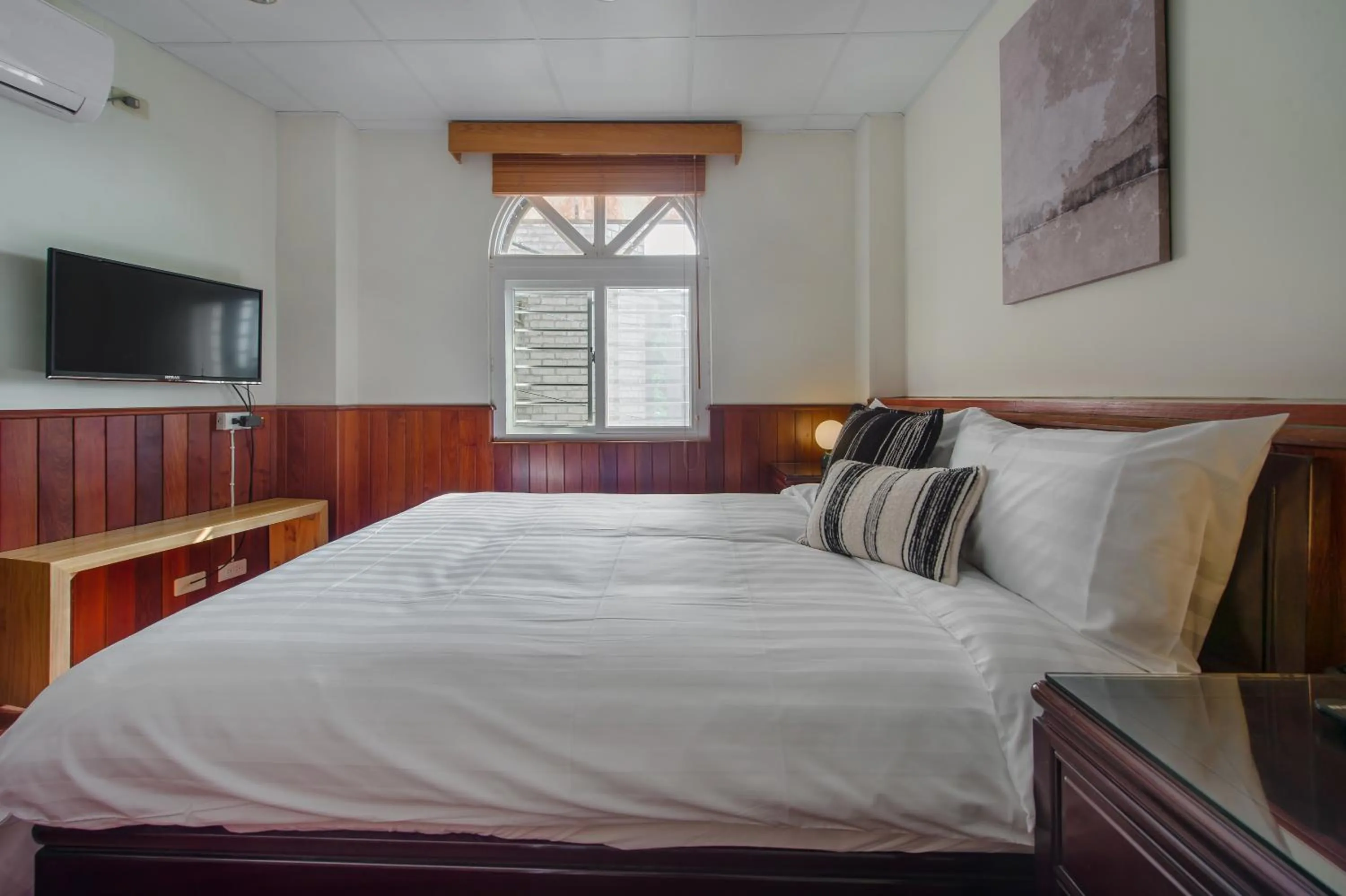 Photo of the whole room, Bed in Jiufen The Dragon B&B