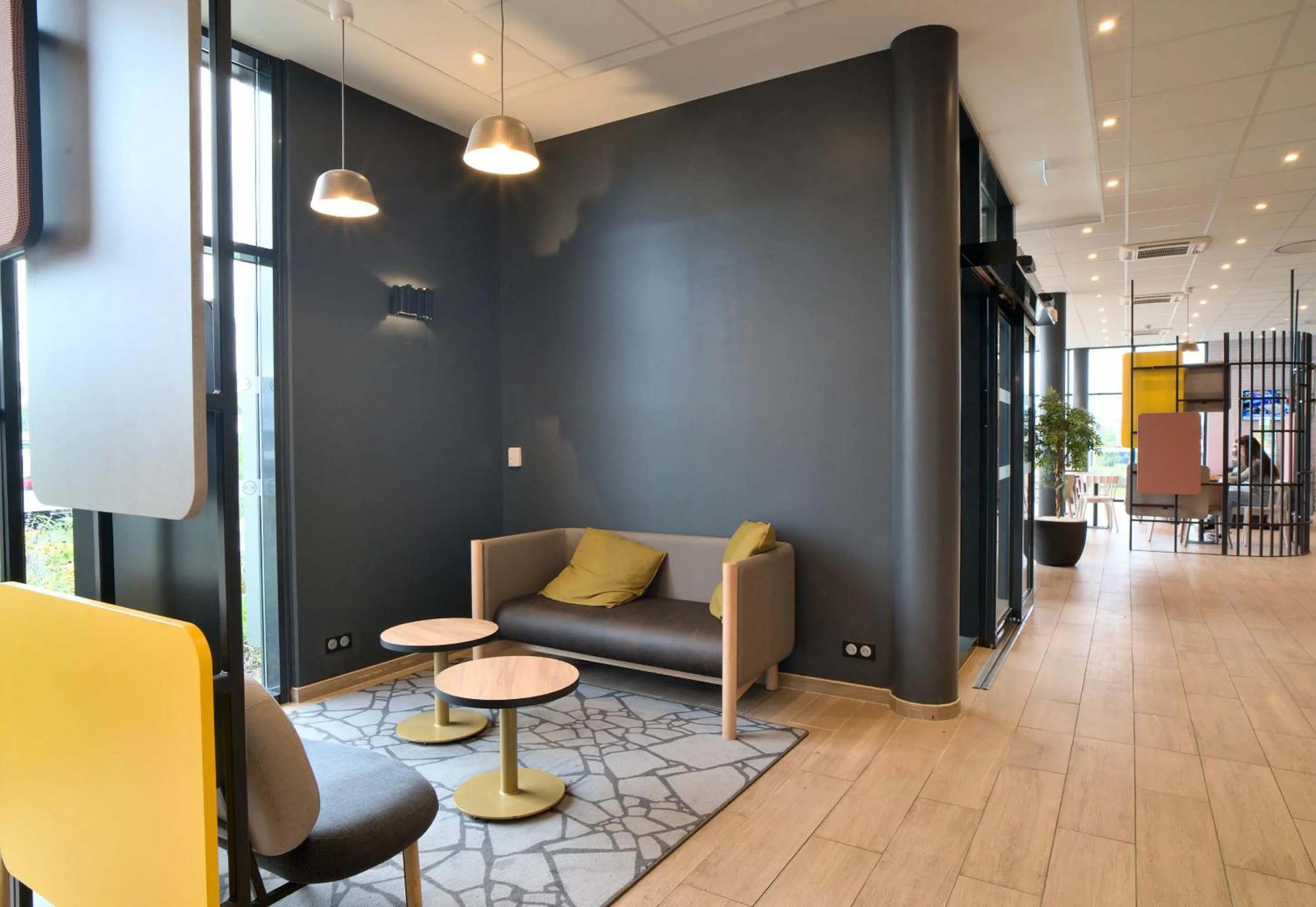 Seating area in B&B HOTEL Dreux Nord