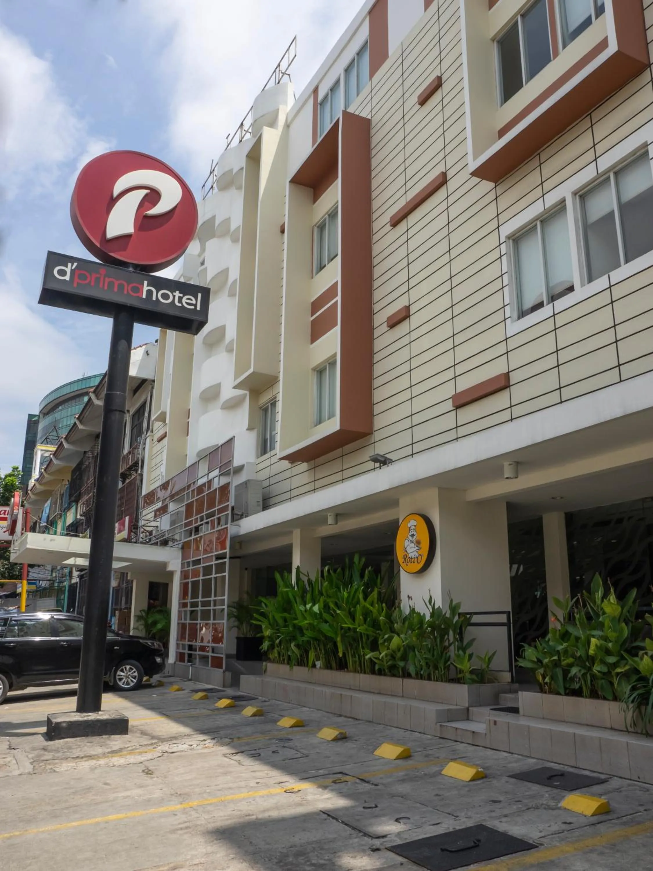 Facade/entrance in d'primahotel ITC Mangga Dua