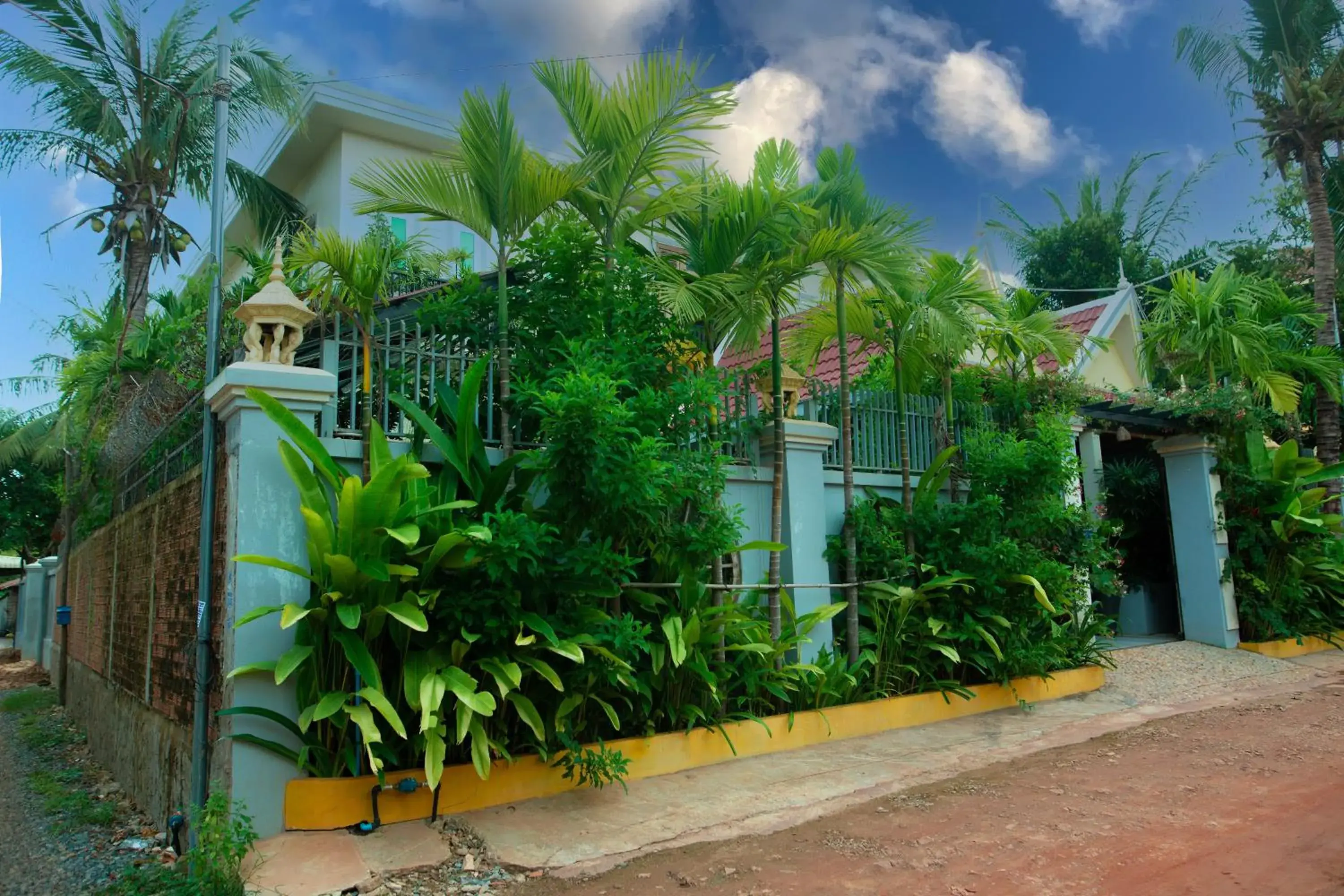 Garden view in Mohasal Angkor Boutique Garden view in Mohasal Angkor Boutique