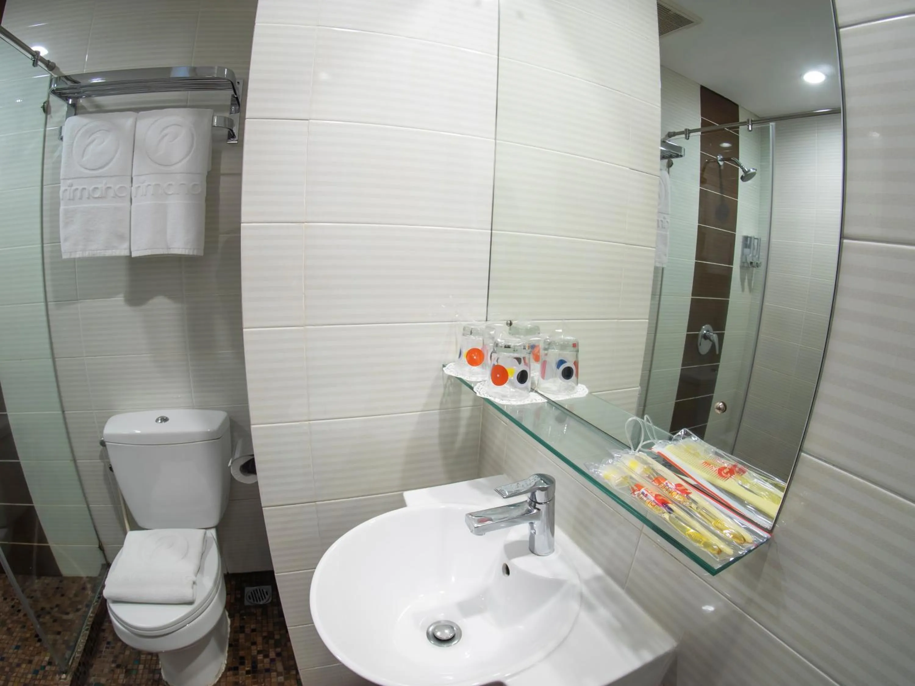 Bathroom in d'primahotel Medan