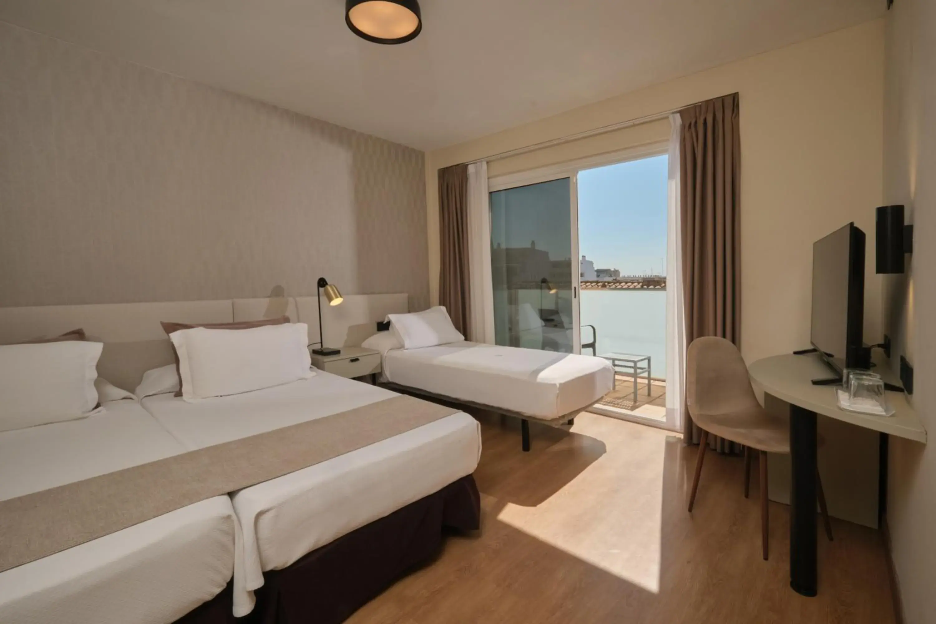 Triple Room with Balcony in Hotel Zurbarán Palma Triple Room with Balcony in Hotel Zurbarán Palma
