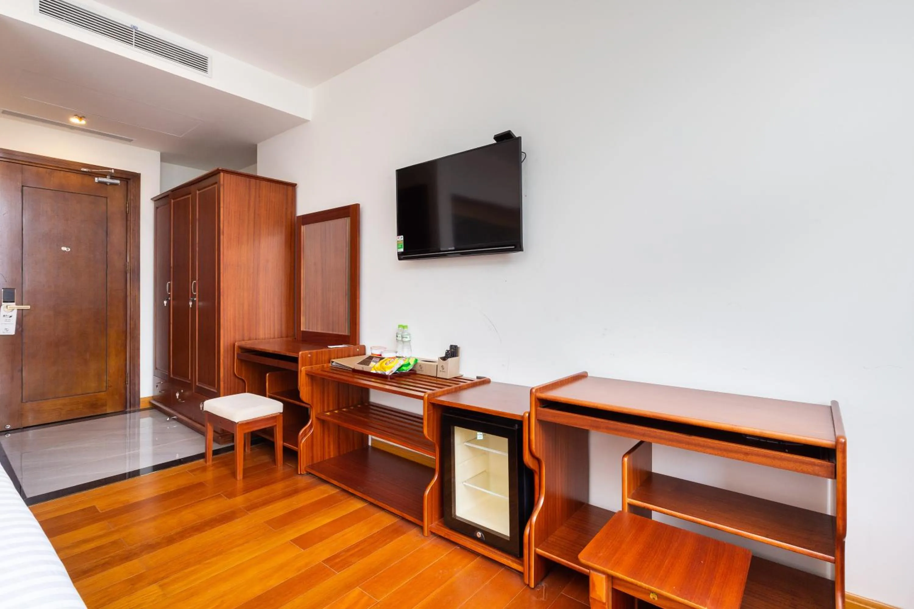 TV and multimedia in Silk Hong Ha airport hotel