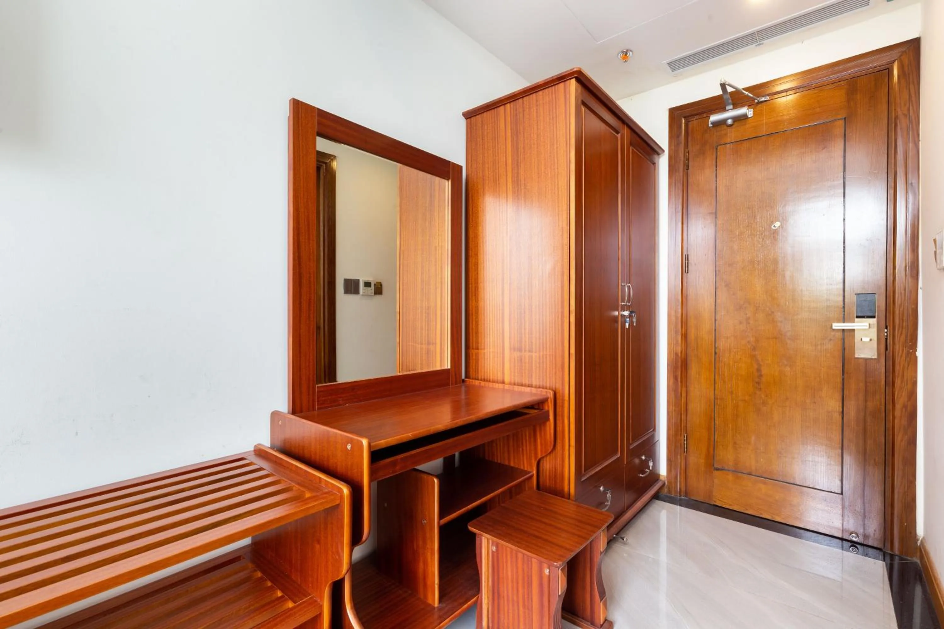 hair dresser in Silk Hong Ha airport hotel