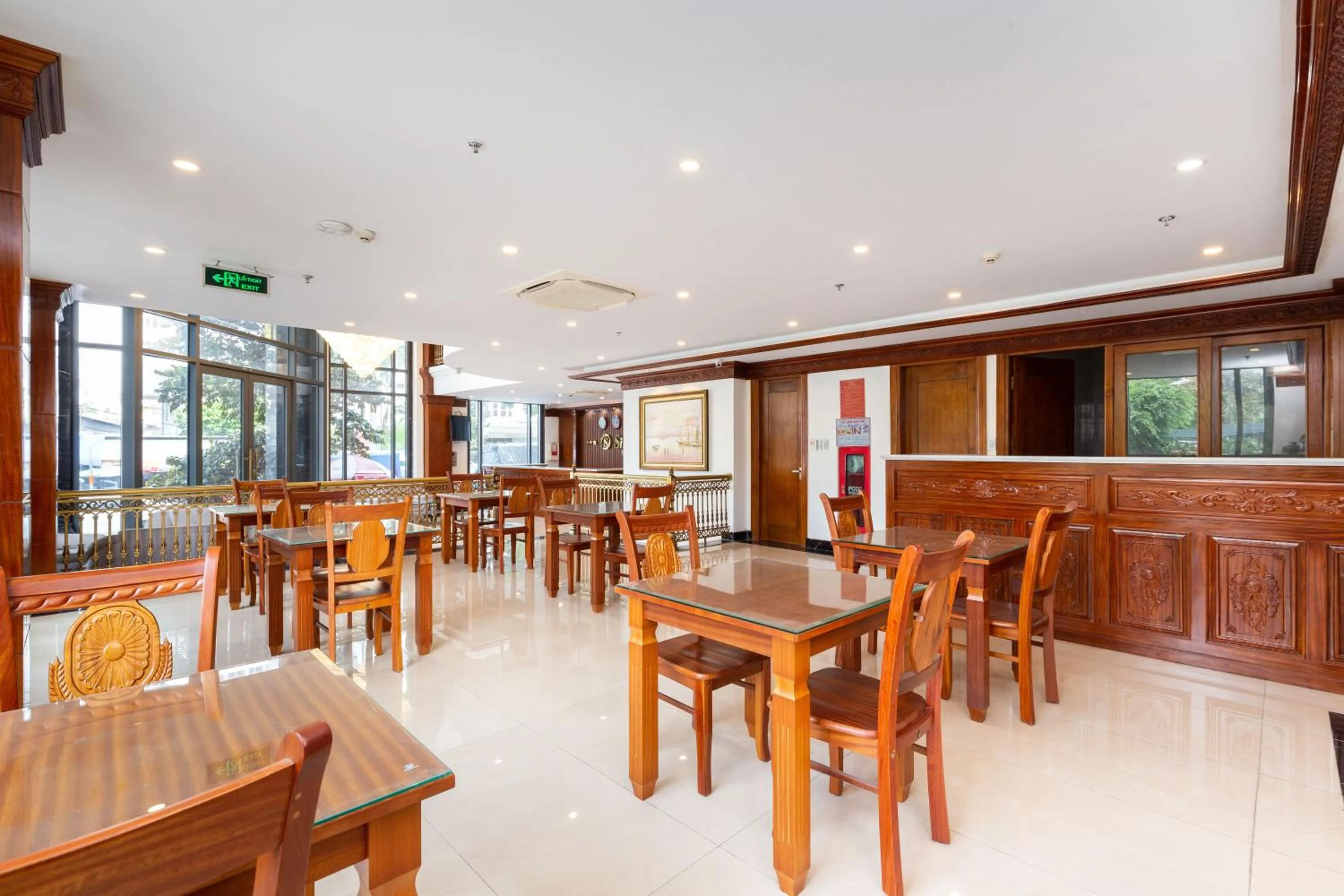 Restaurant/places to eat in Silk Hong Ha airport hotel