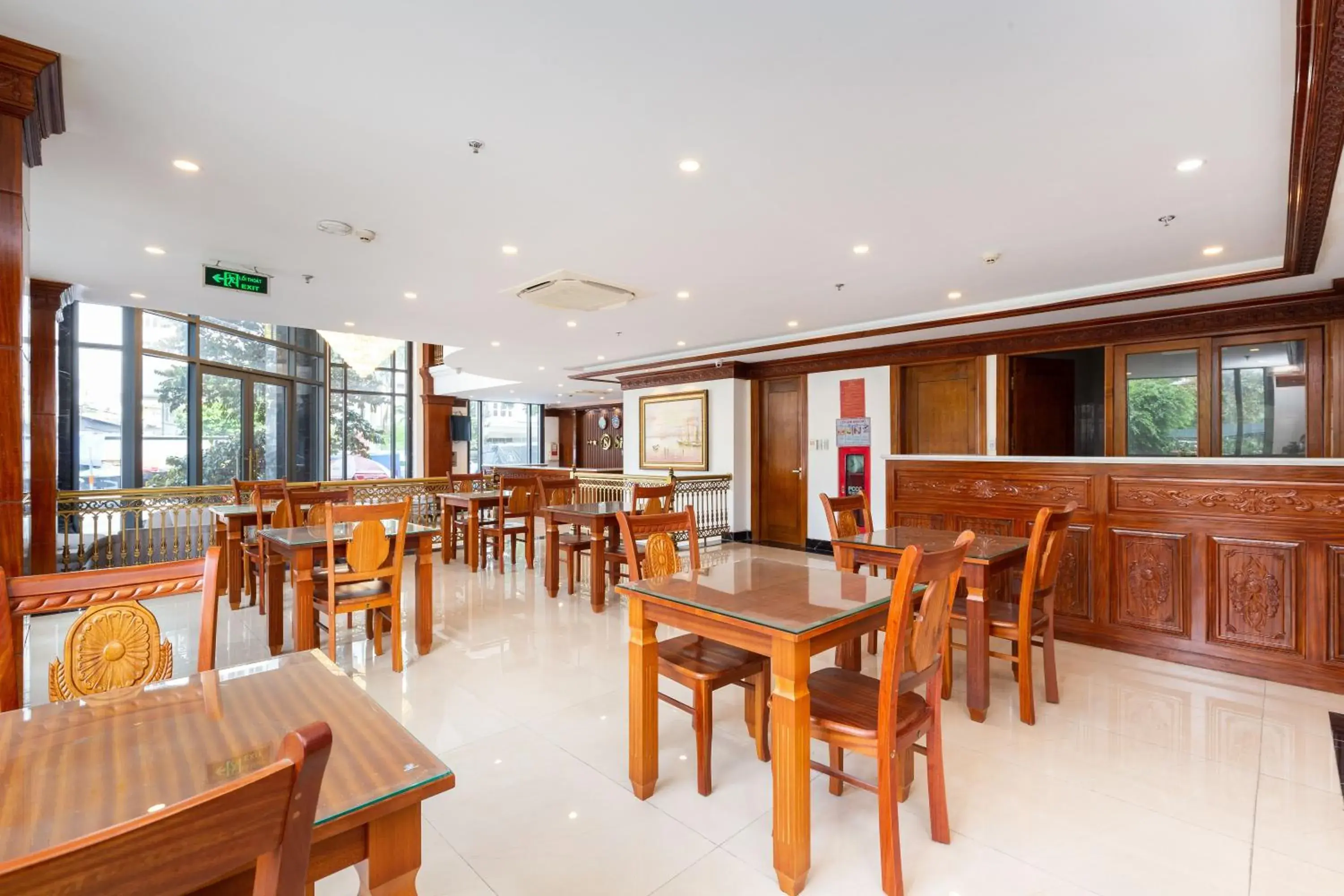 Restaurant/places to eat in Silk Hong Ha airport hotel Restaurant/places to eat in Silk Hong Ha airport hotel