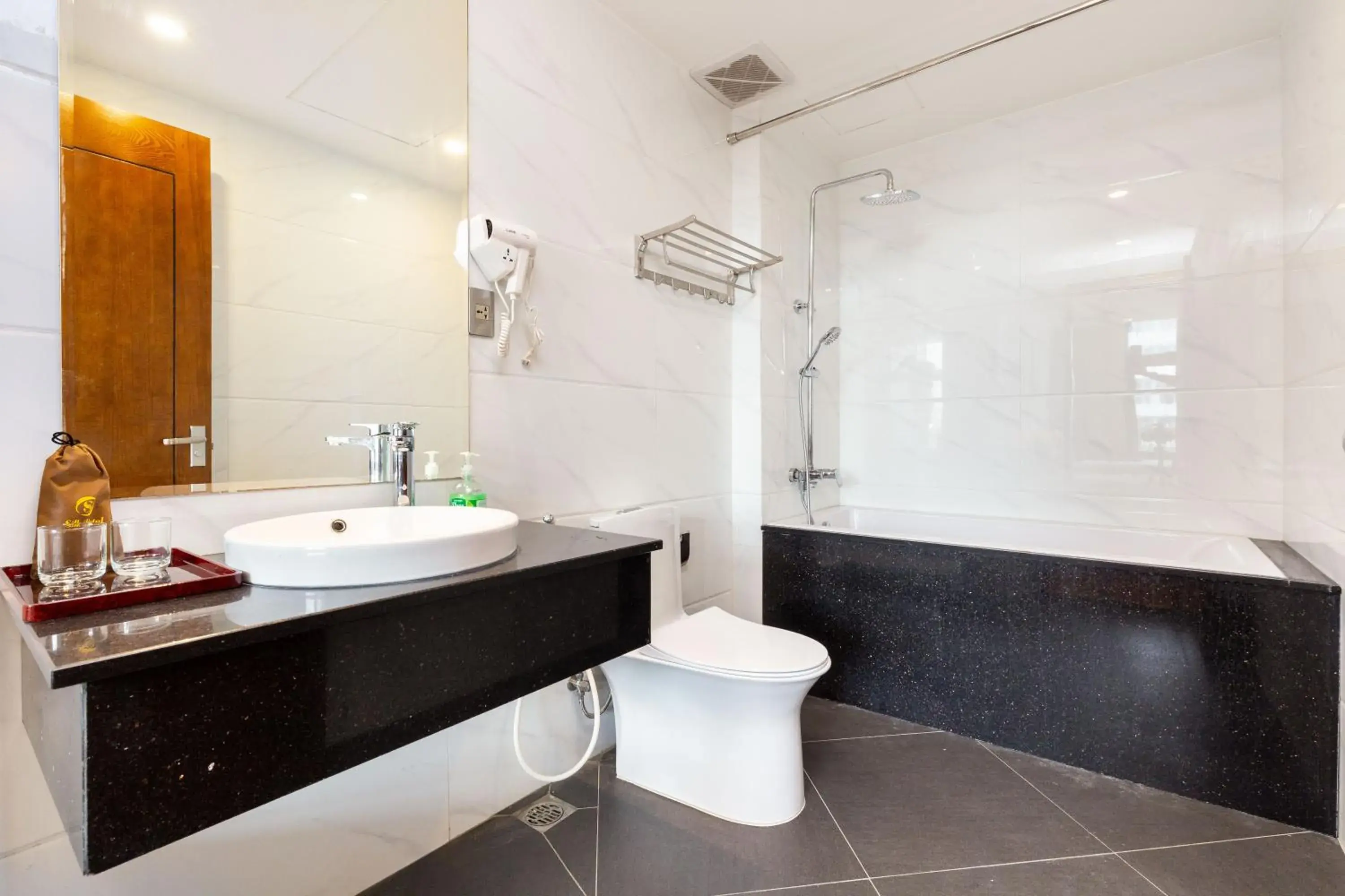 Triple Room with View in Silk Hong Ha airport hotel Triple Room with View in Silk Hong Ha airport hotel