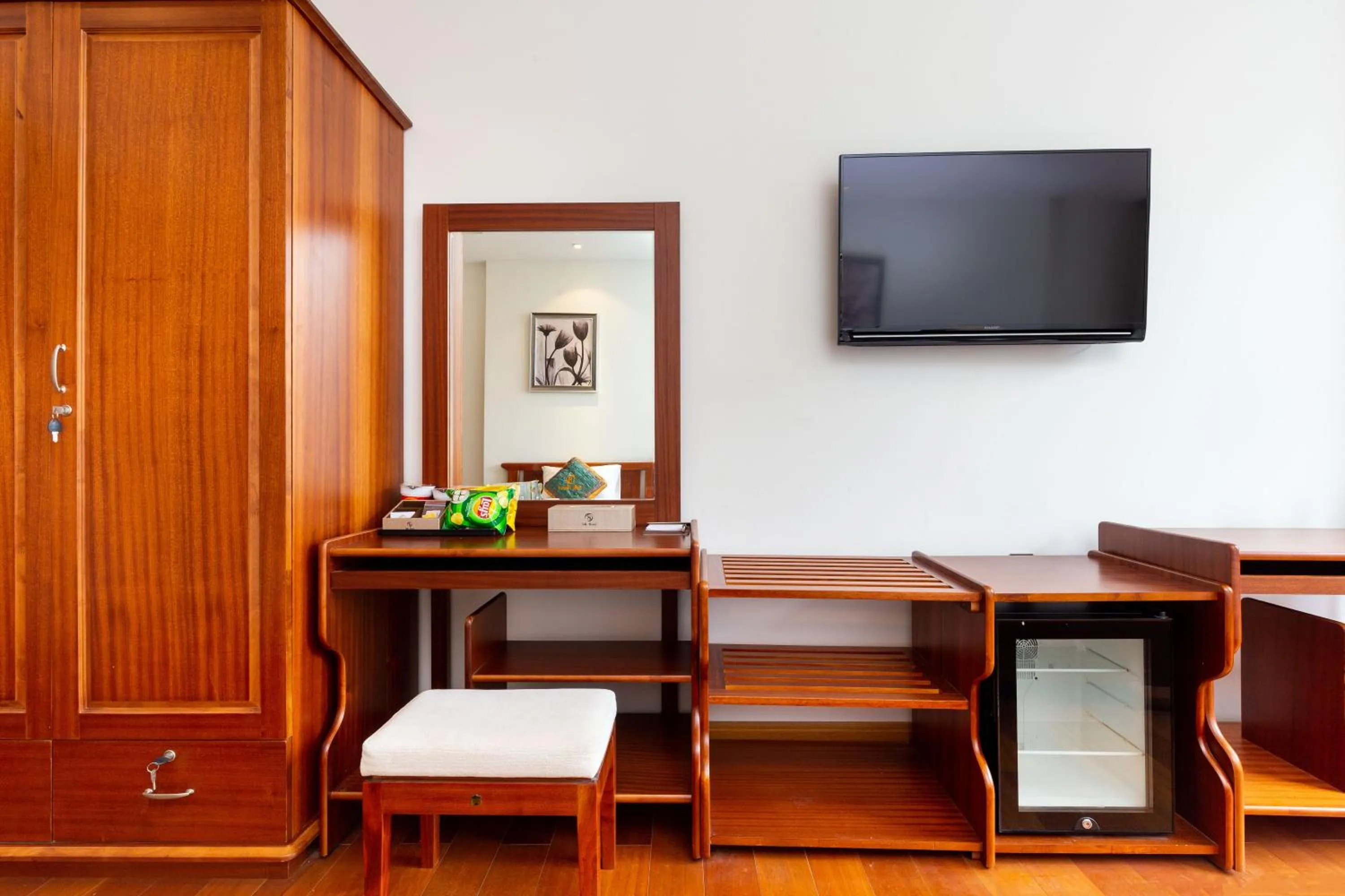 TV and multimedia in Silk Hong Ha airport hotel