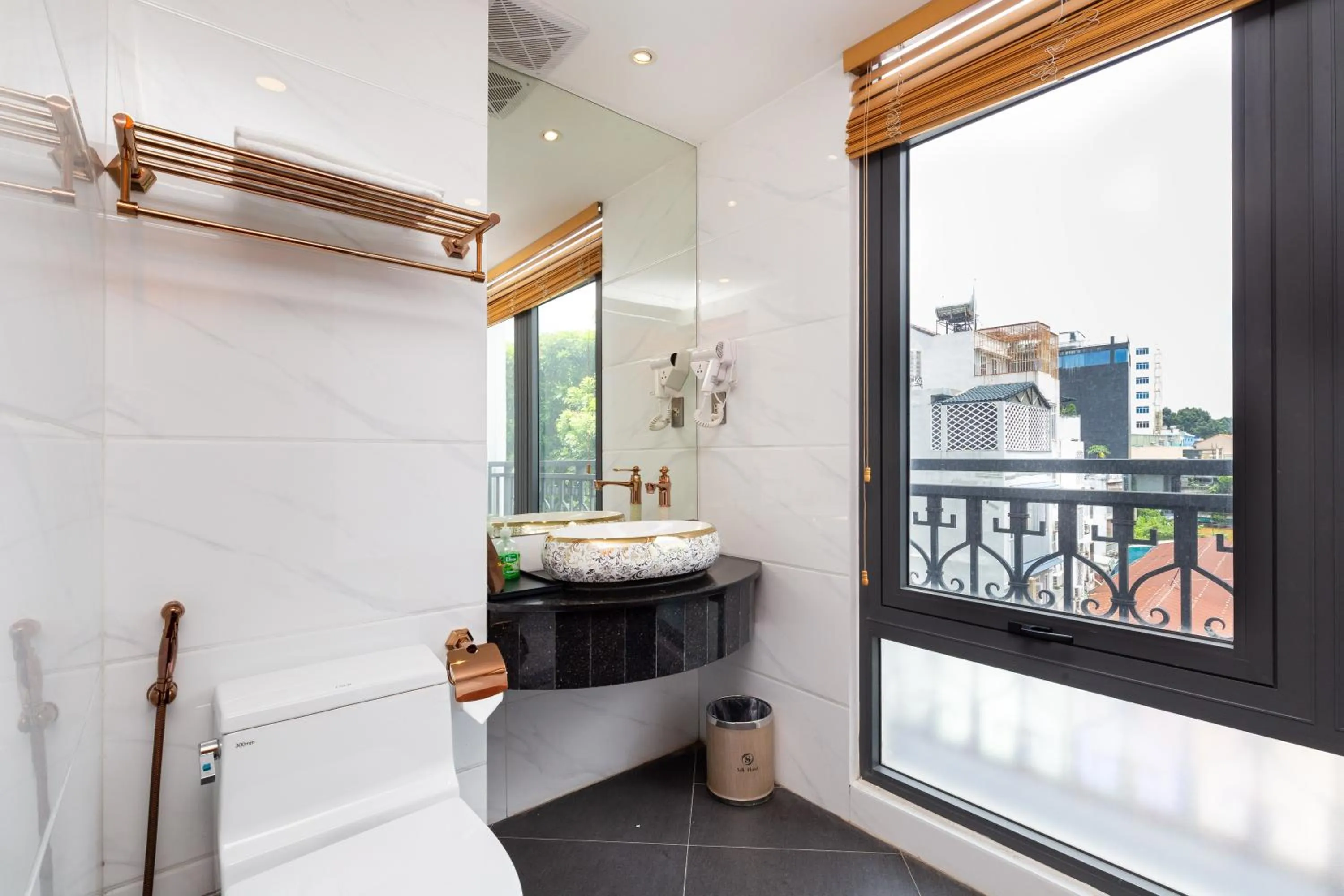 Bathroom in Silk Hong Ha airport hotel