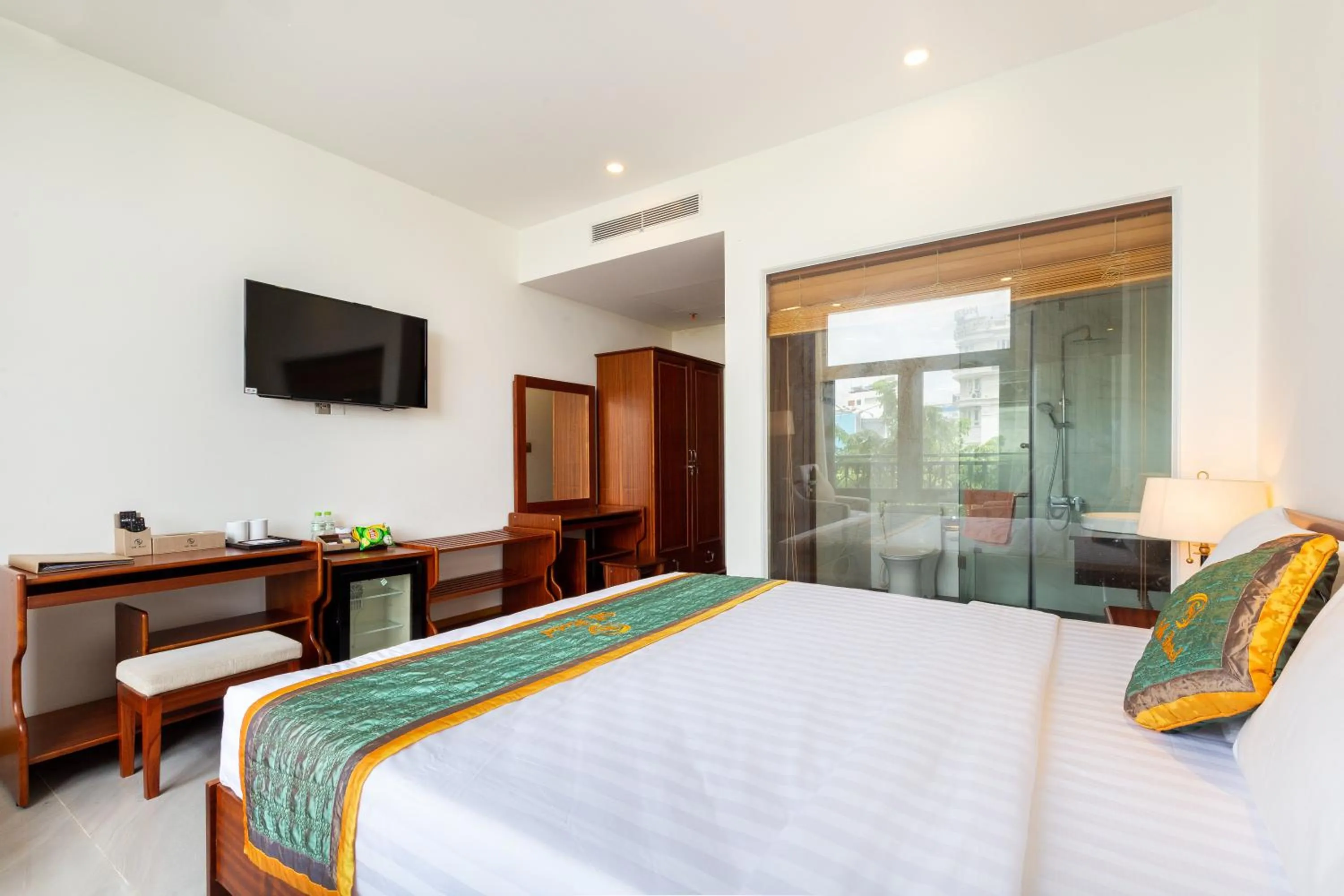 Bed in Silk Hong Ha airport hotel