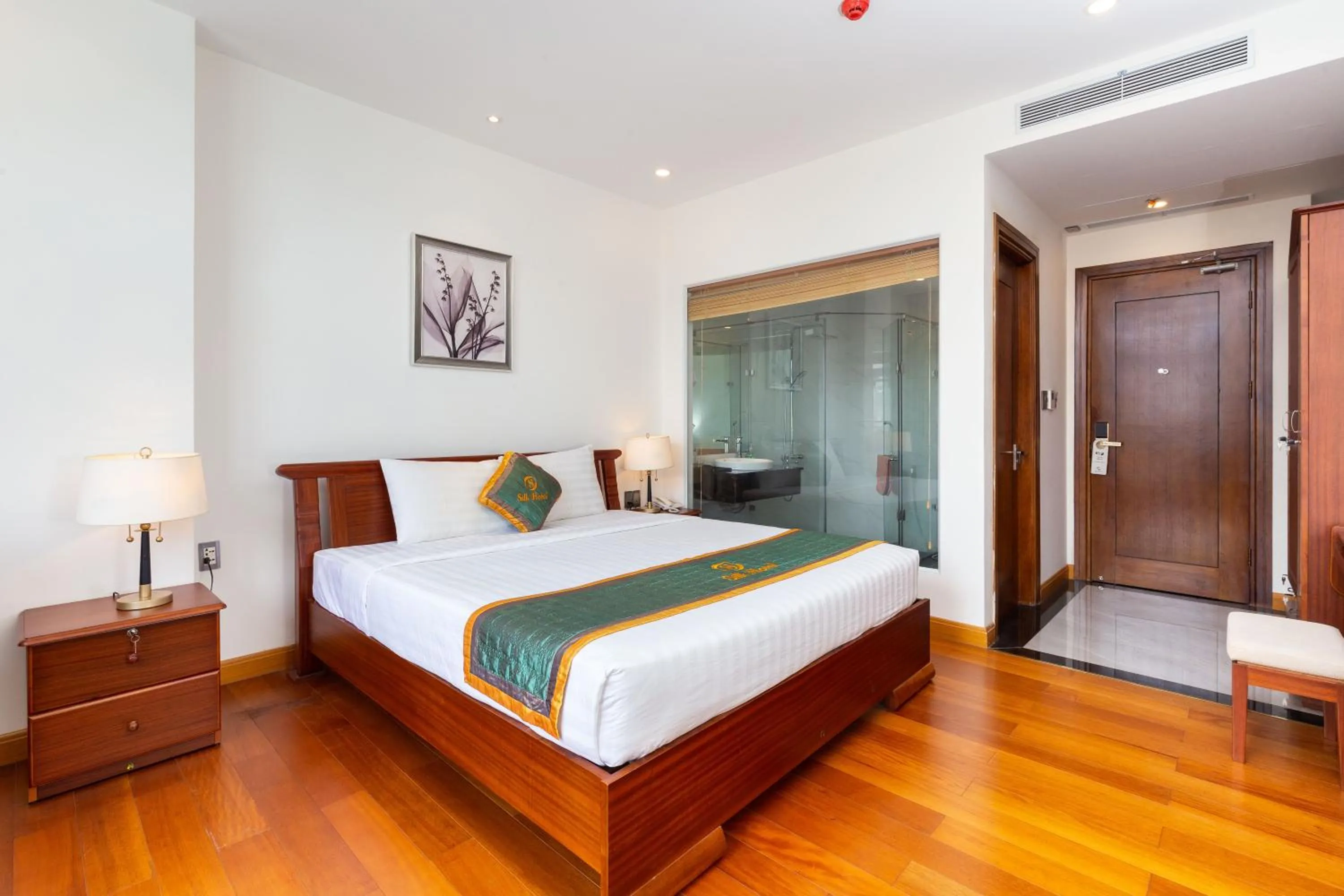 Bed in Silk Hong Ha airport hotel