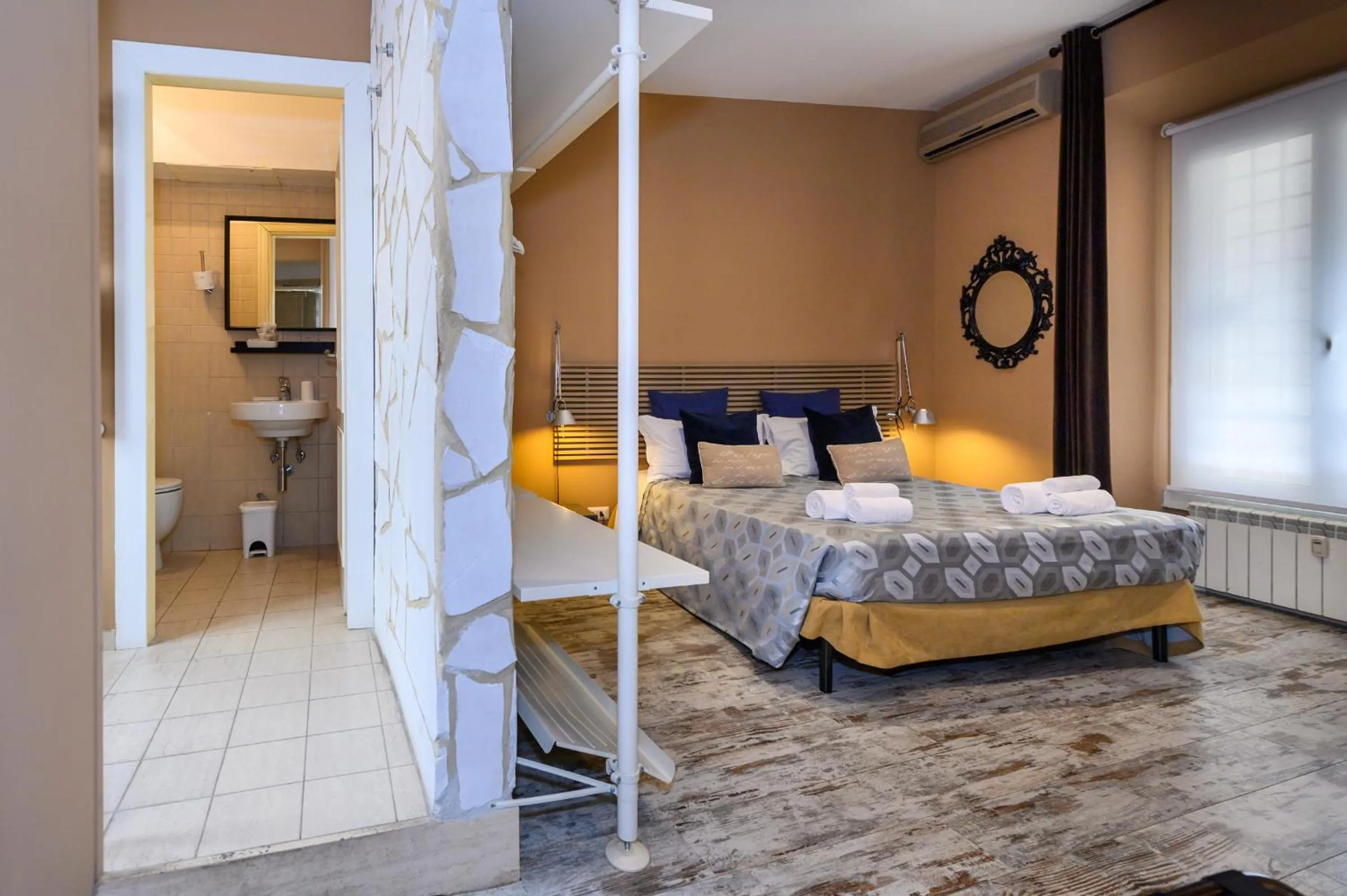 Deluxe Room in A-Rome Suite