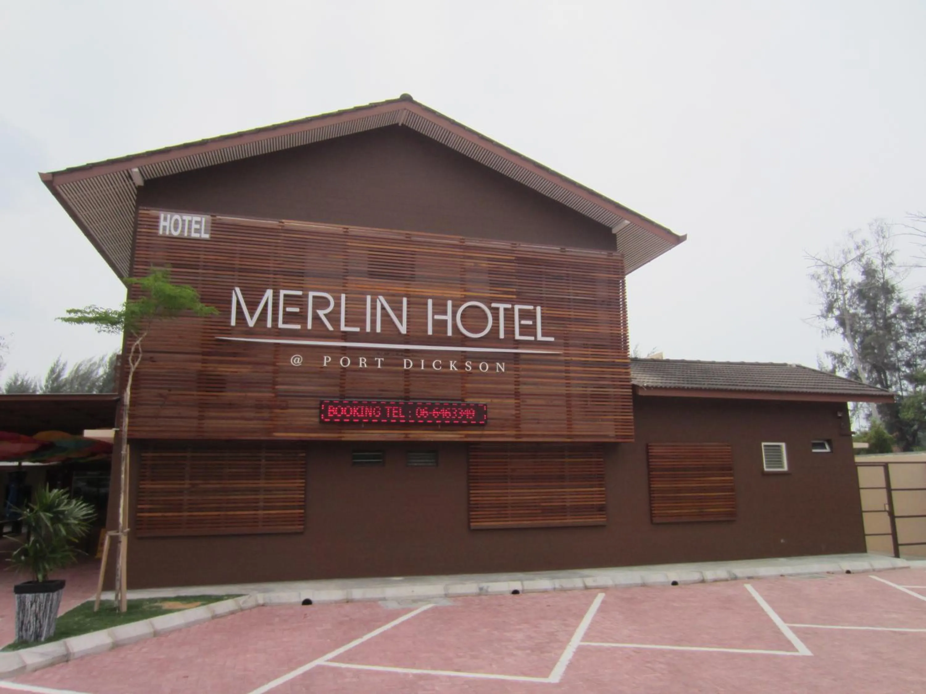 Facade/entrance in Merlin Hotel