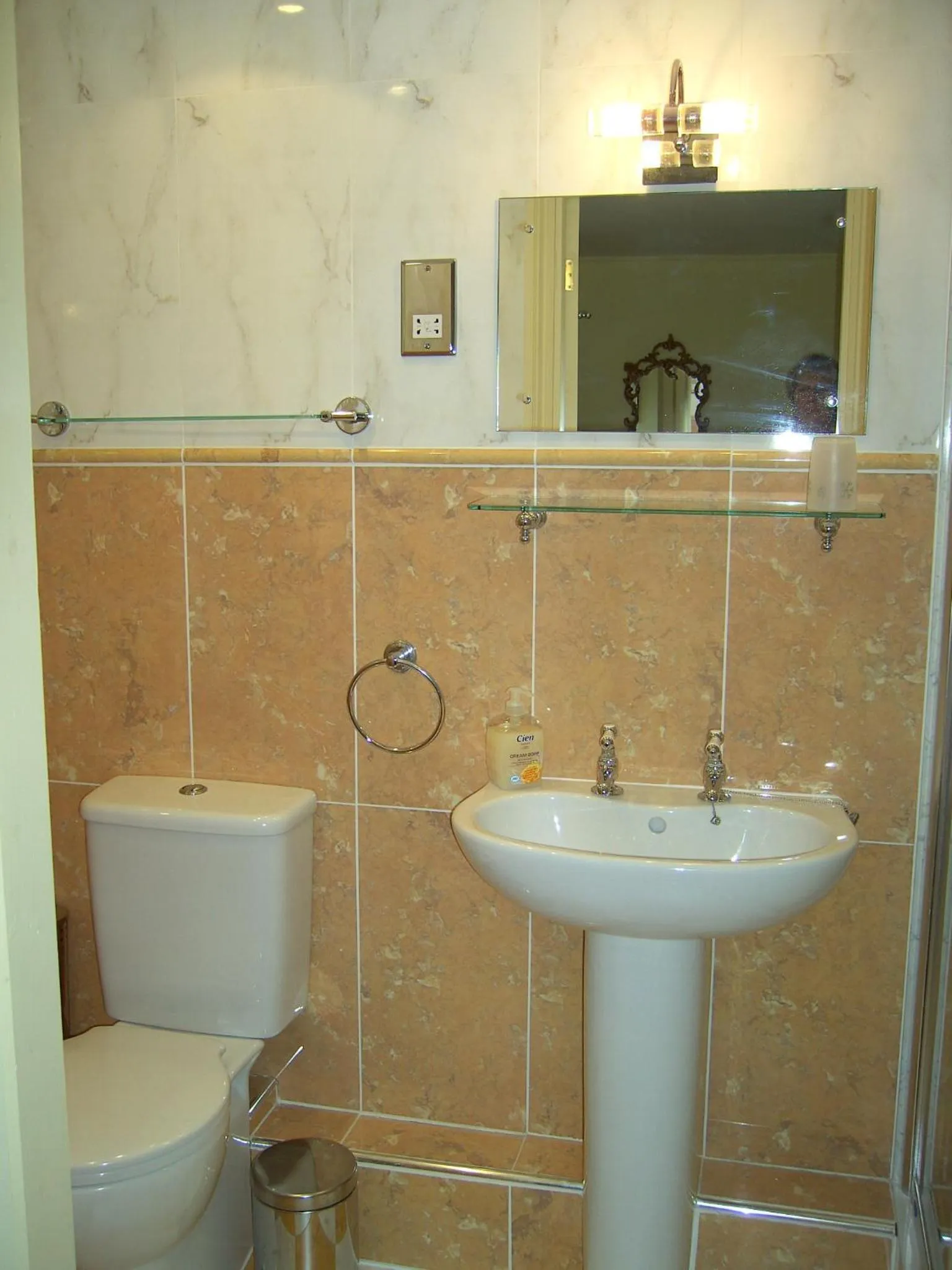 Bathroom in Thorpe Green House Vegetarian Bed & Breakfast